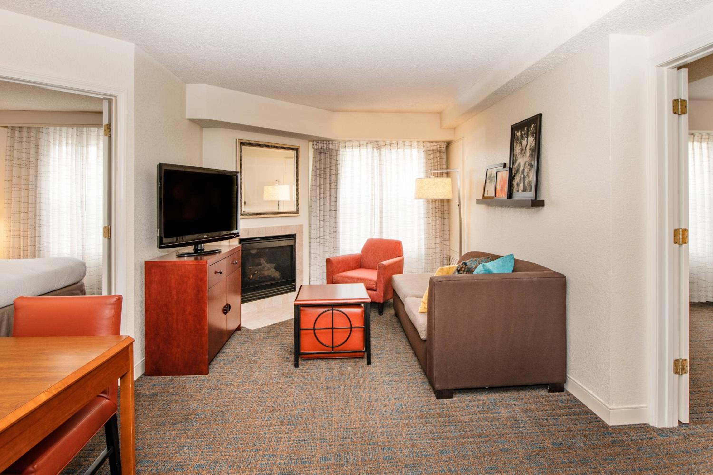 Two-Bedroom Queen Suite - Photo 8