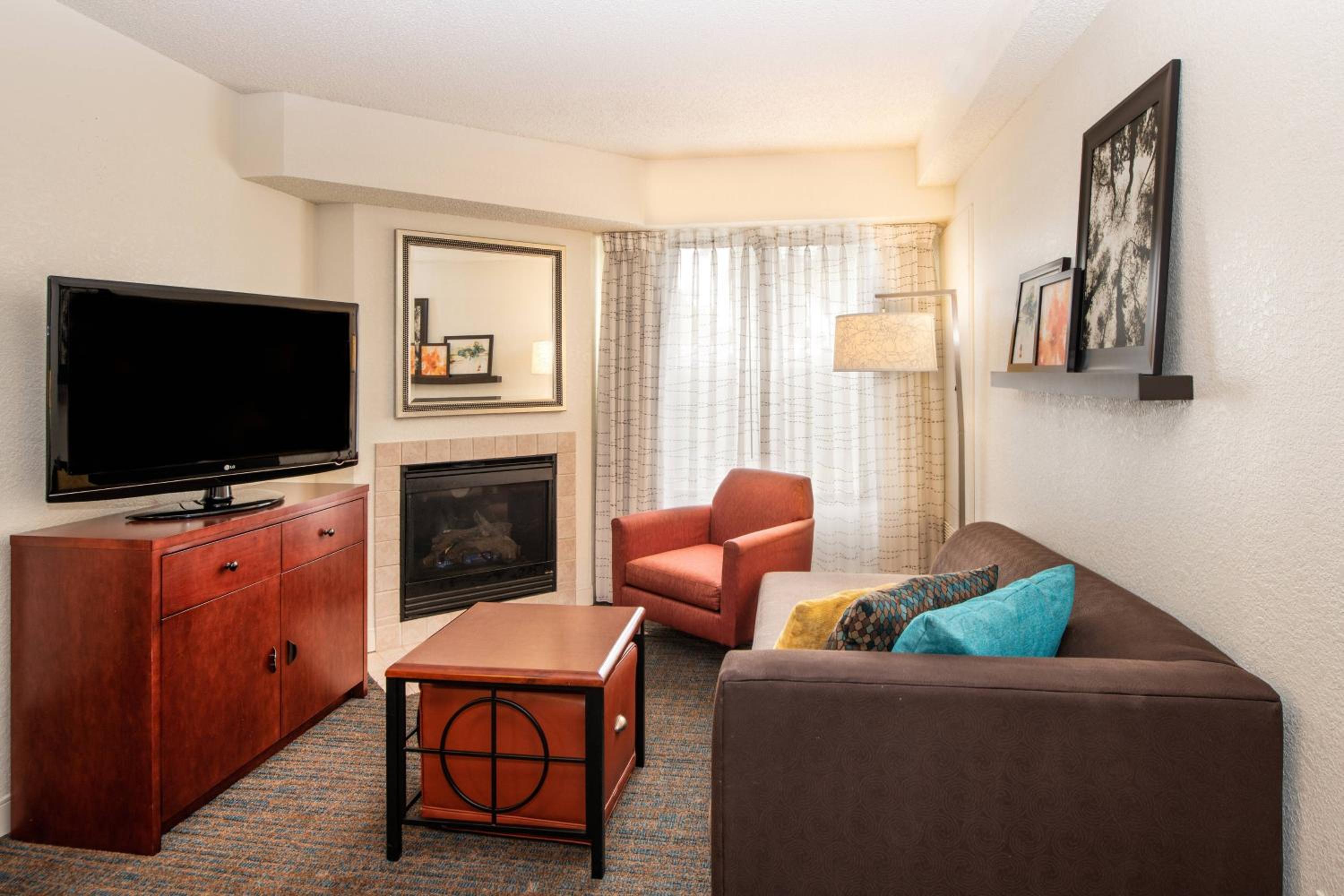 Two-Bedroom Queen Suite - Photo 7