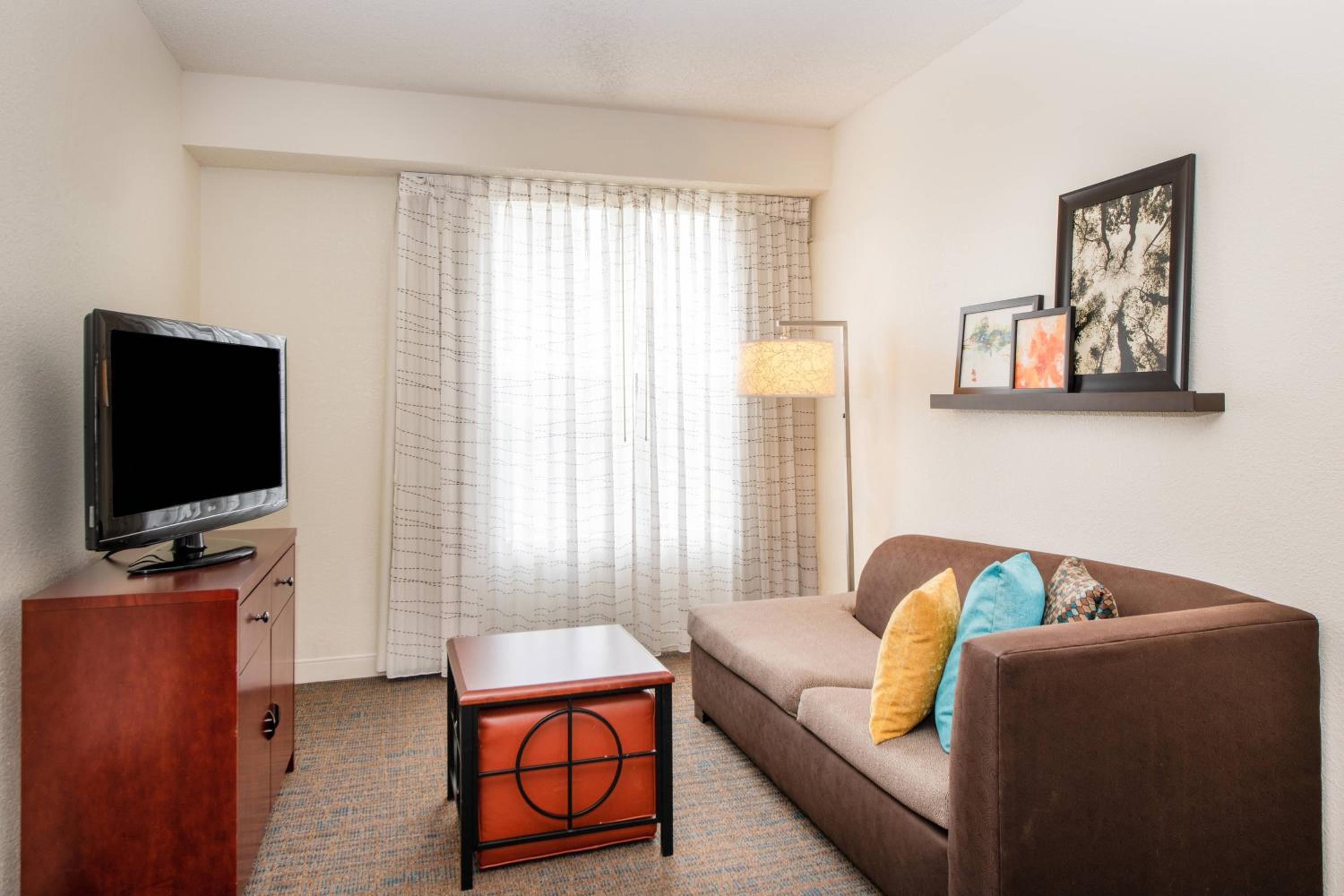 Two-Bedroom Queen Suite - Photo 9