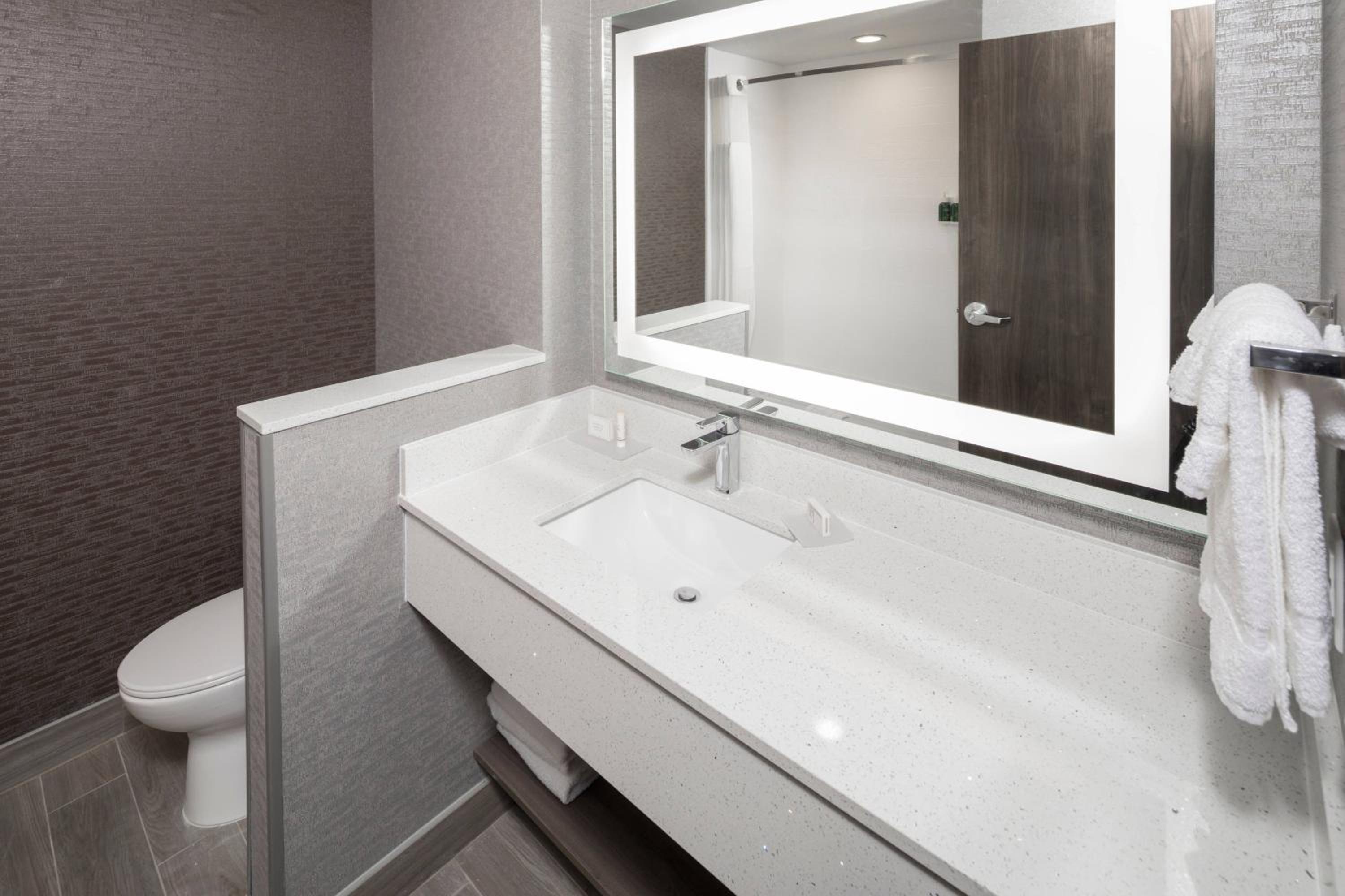 Queen Room with Two Queen Beds - Hearing Accessible - Photo 2