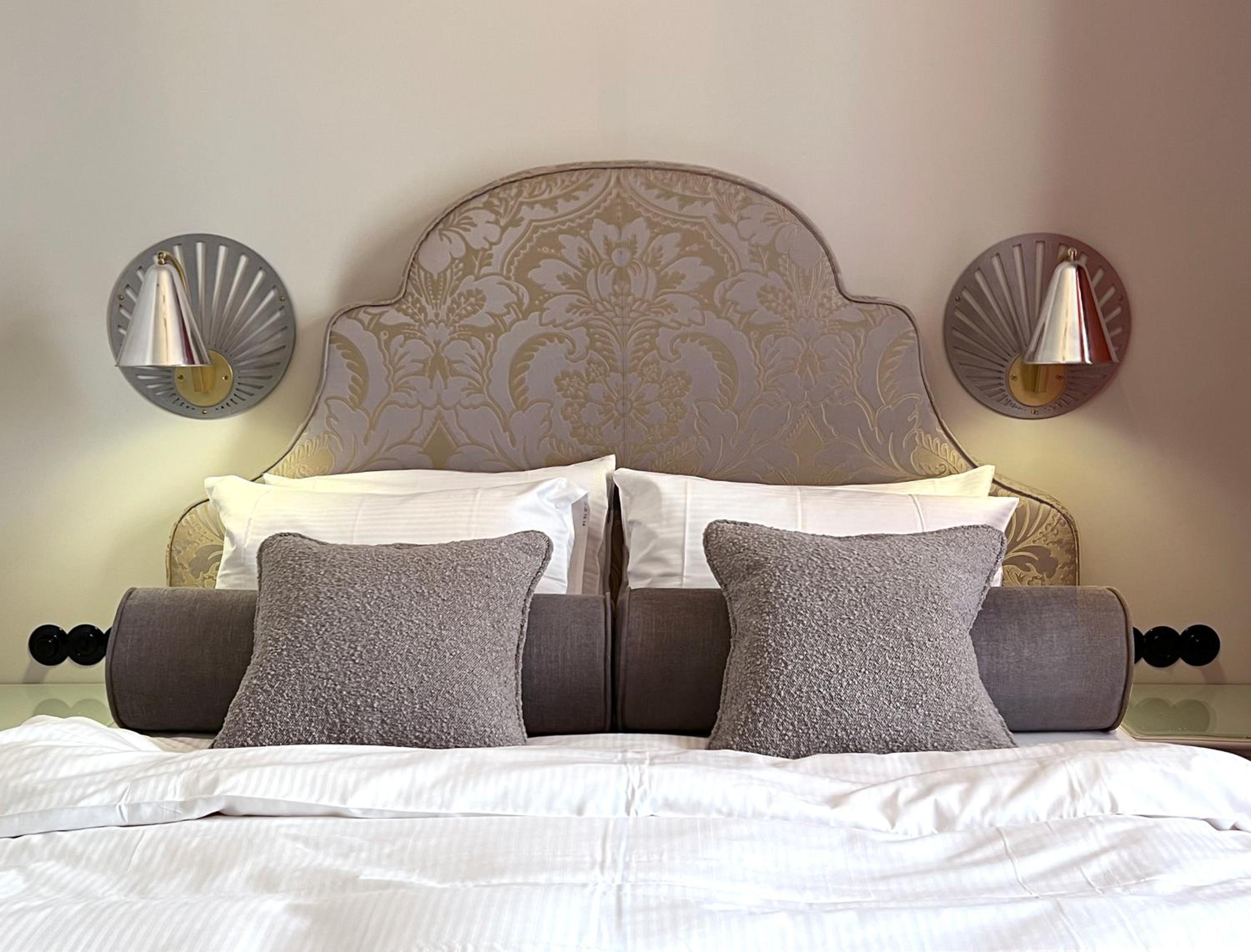 Double Room with Queen Size Bed - Photo 10