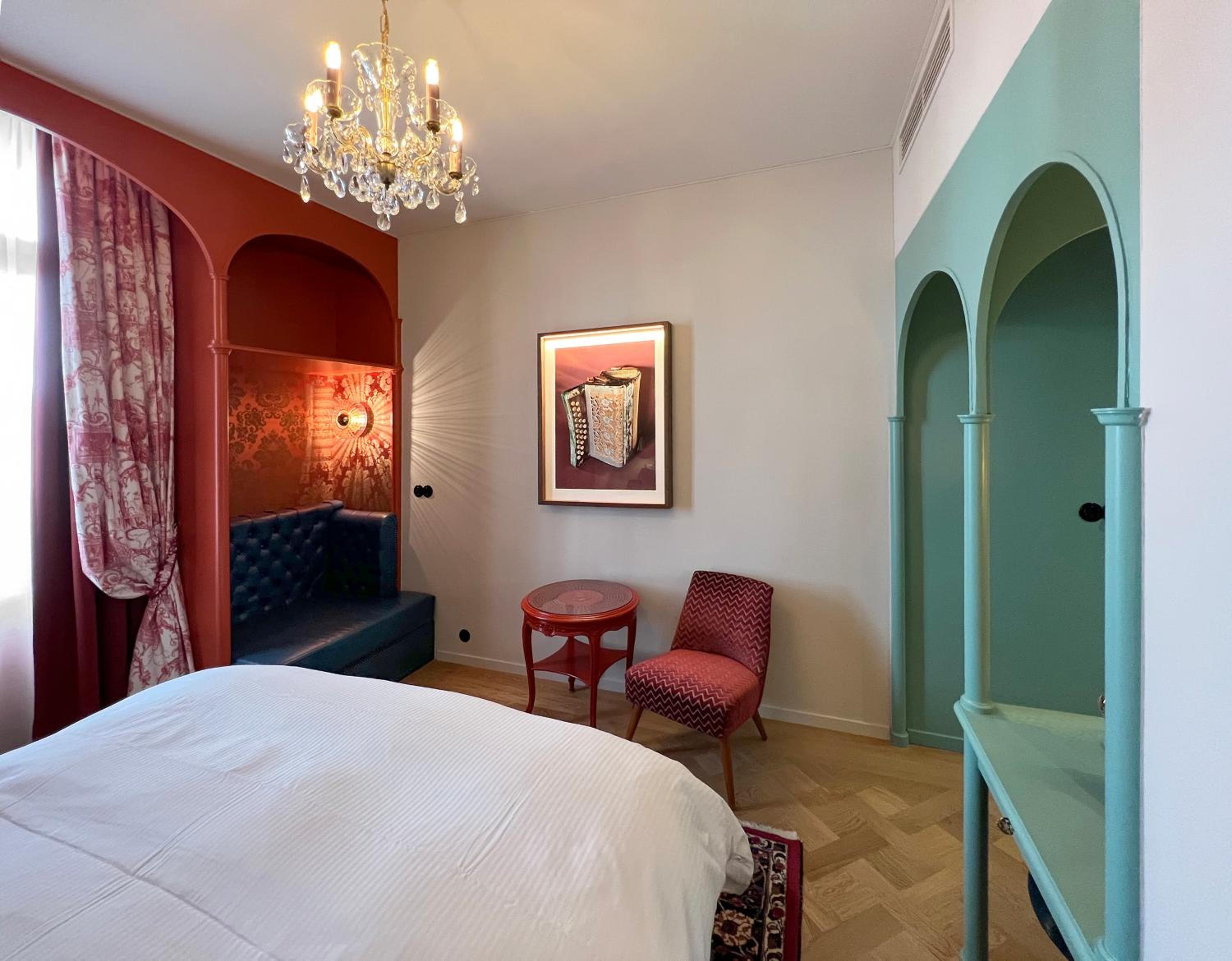 Double Room with Queen Size Bed - Photo 1