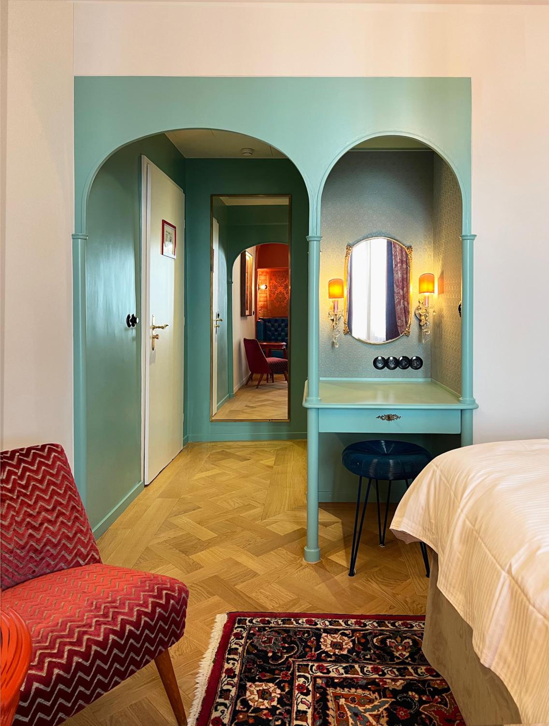 Double Room with Queen Size Bed - Photo 8