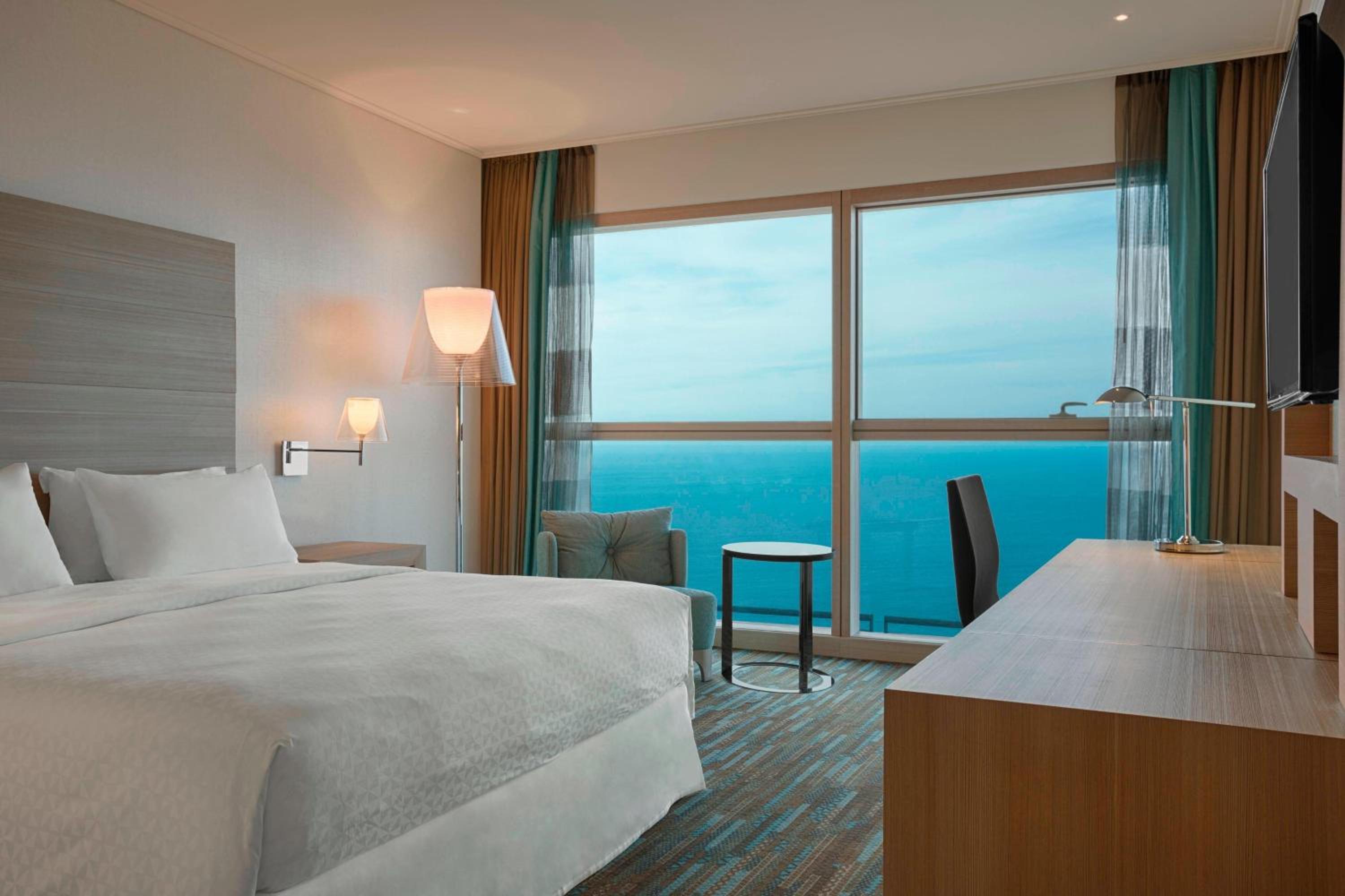Premium Queen Room with Sea View