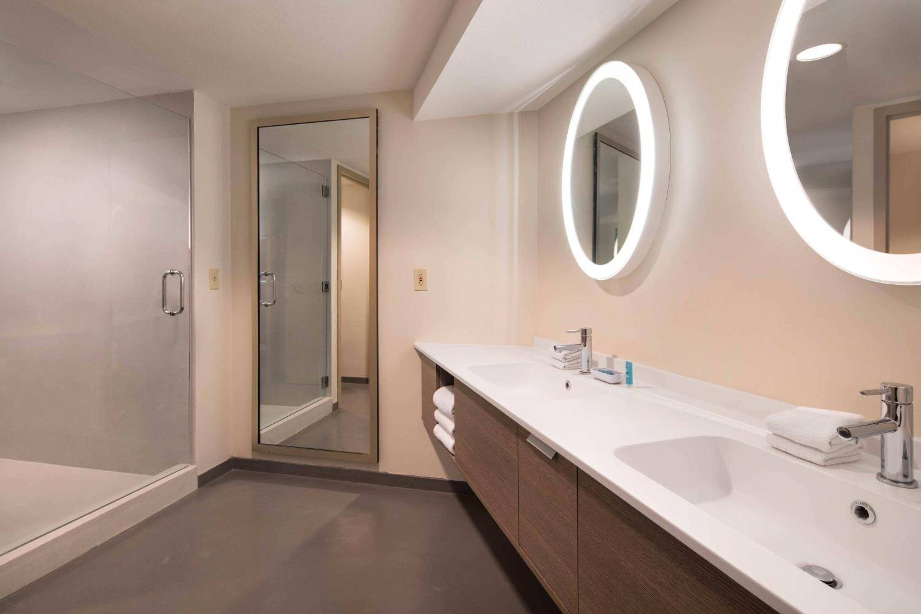 Sweet Suite, 1 Bedroom Studio Suite, 1 King, Pool view - Photo 3