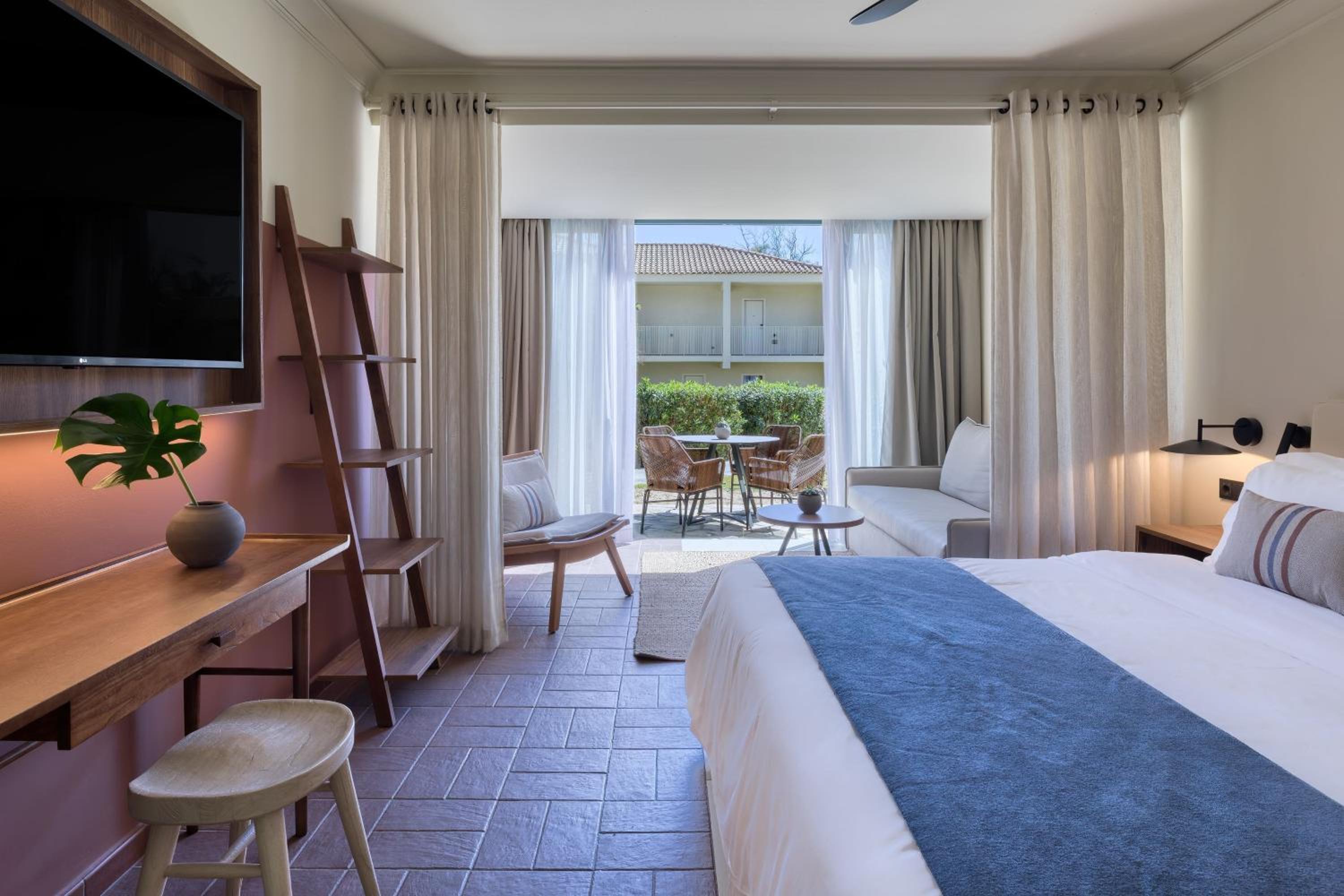 Grand Tropical Cozy Suite - Photo 3
