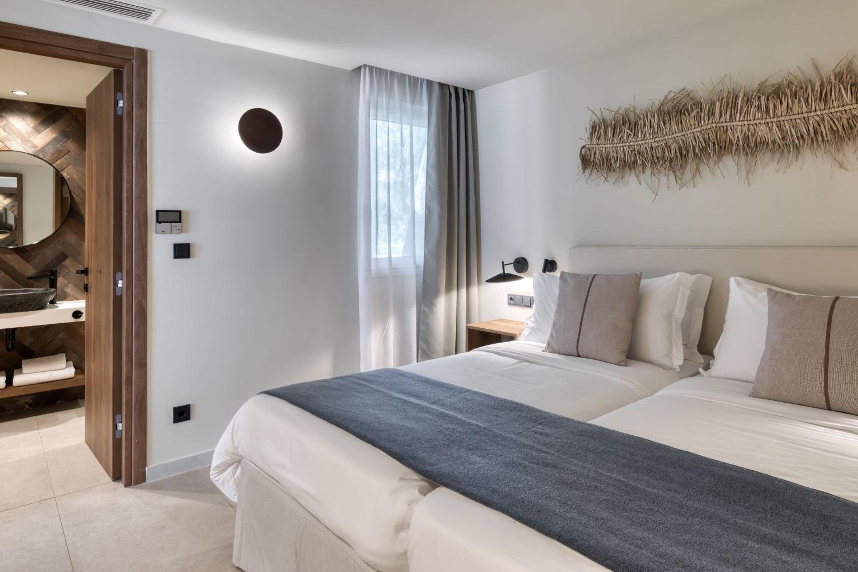 Sapphire Lush 2 Bedroom Suite - Photo 3