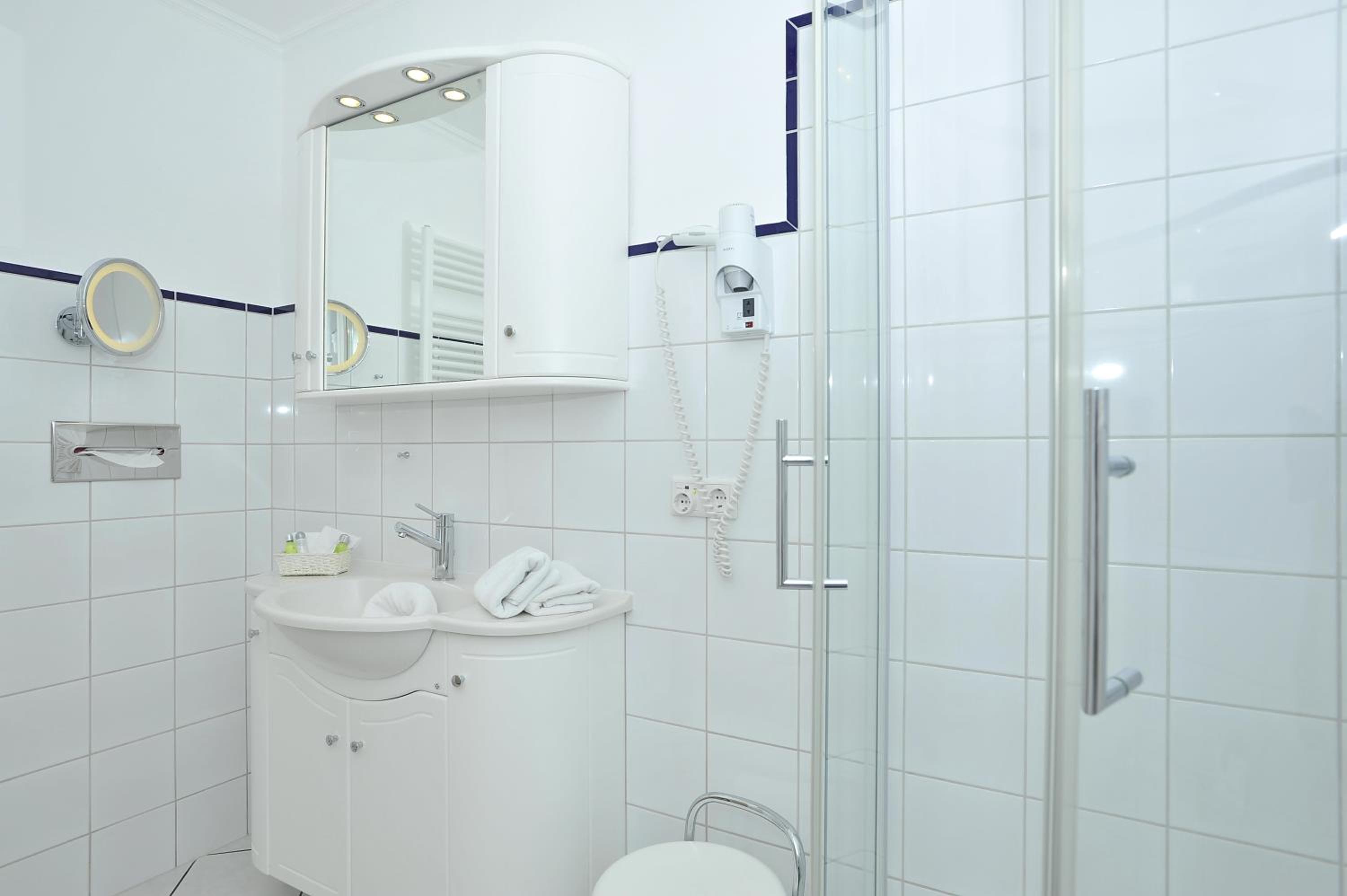 Standard One-Bedroom Apartment thumbnail 5
