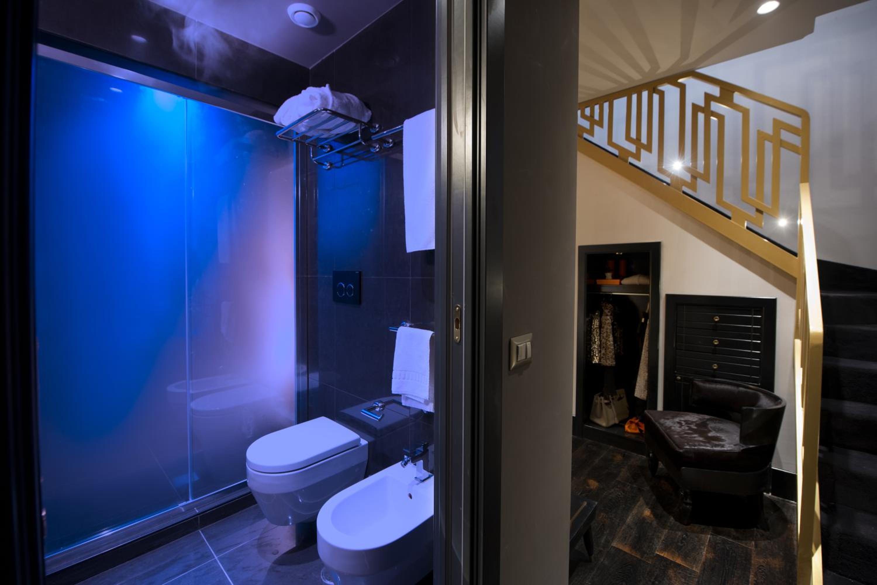 Junior Suite - Split Level (3 Adults) thumbnail 6