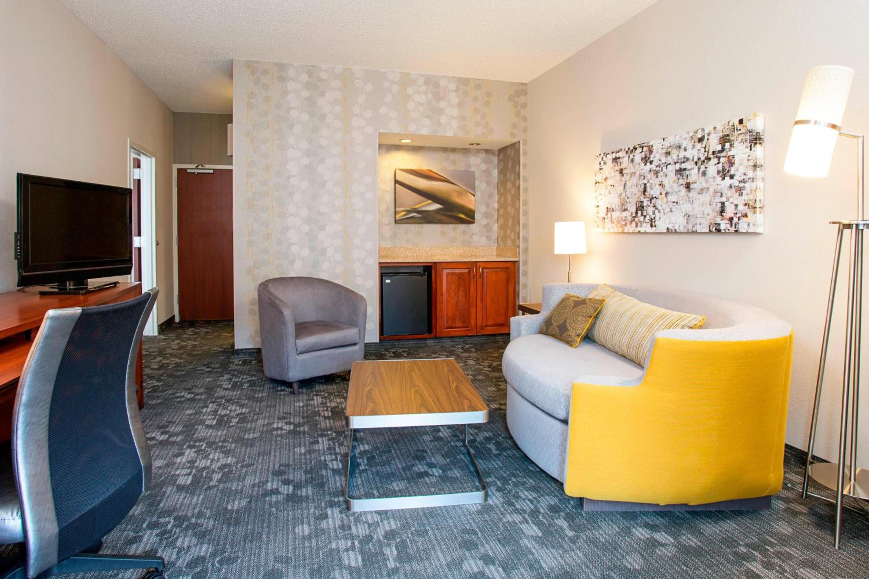 One-bedroom Suite with 1 King Bed - Photo 2