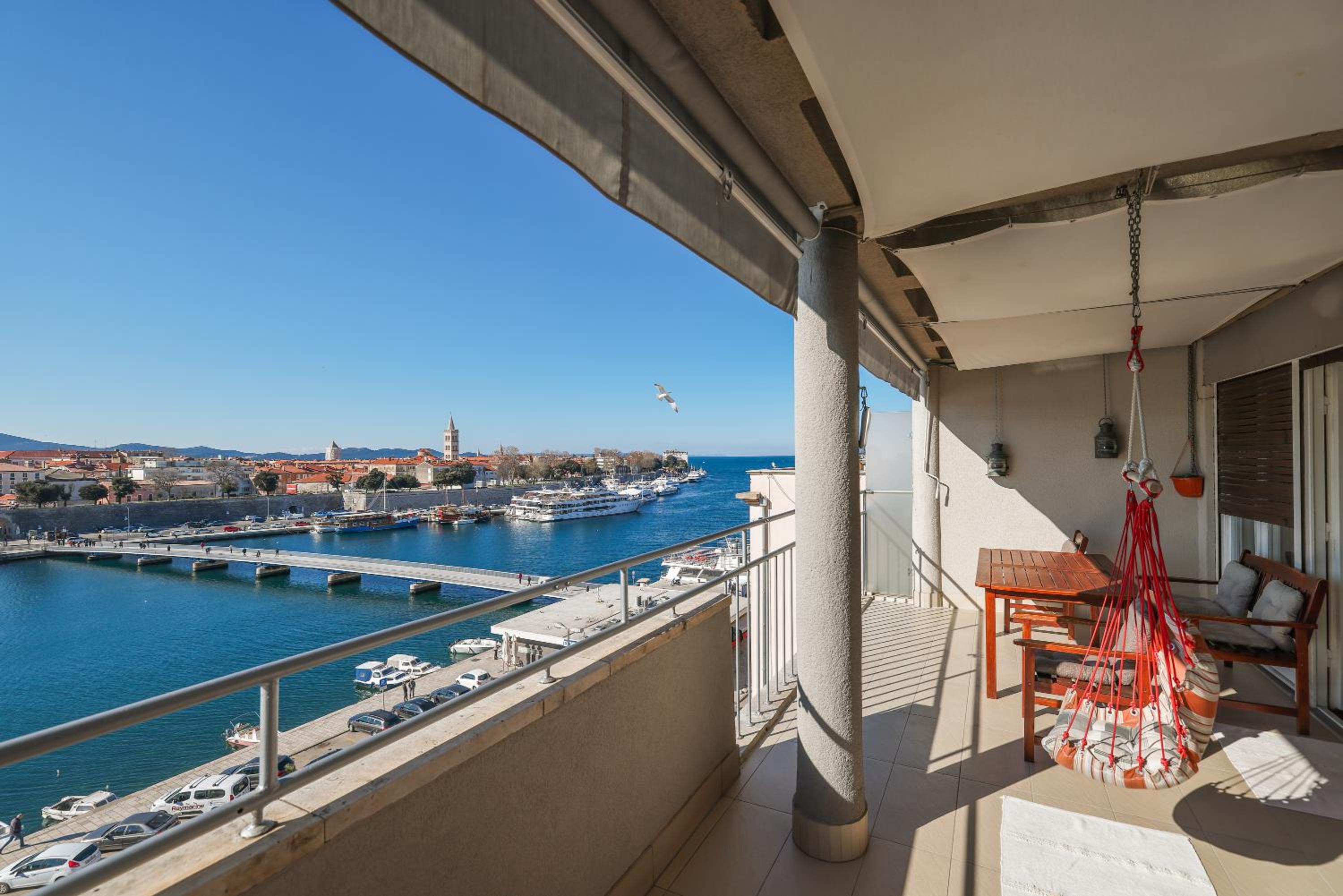 Apartment with Sea View - Photo 33