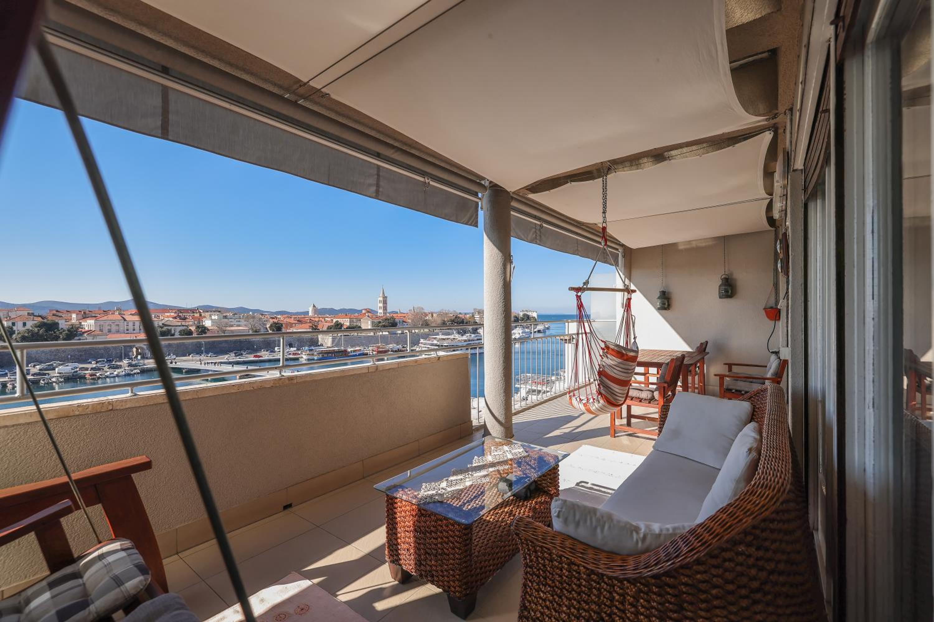 Apartment with Sea View - Photo 28