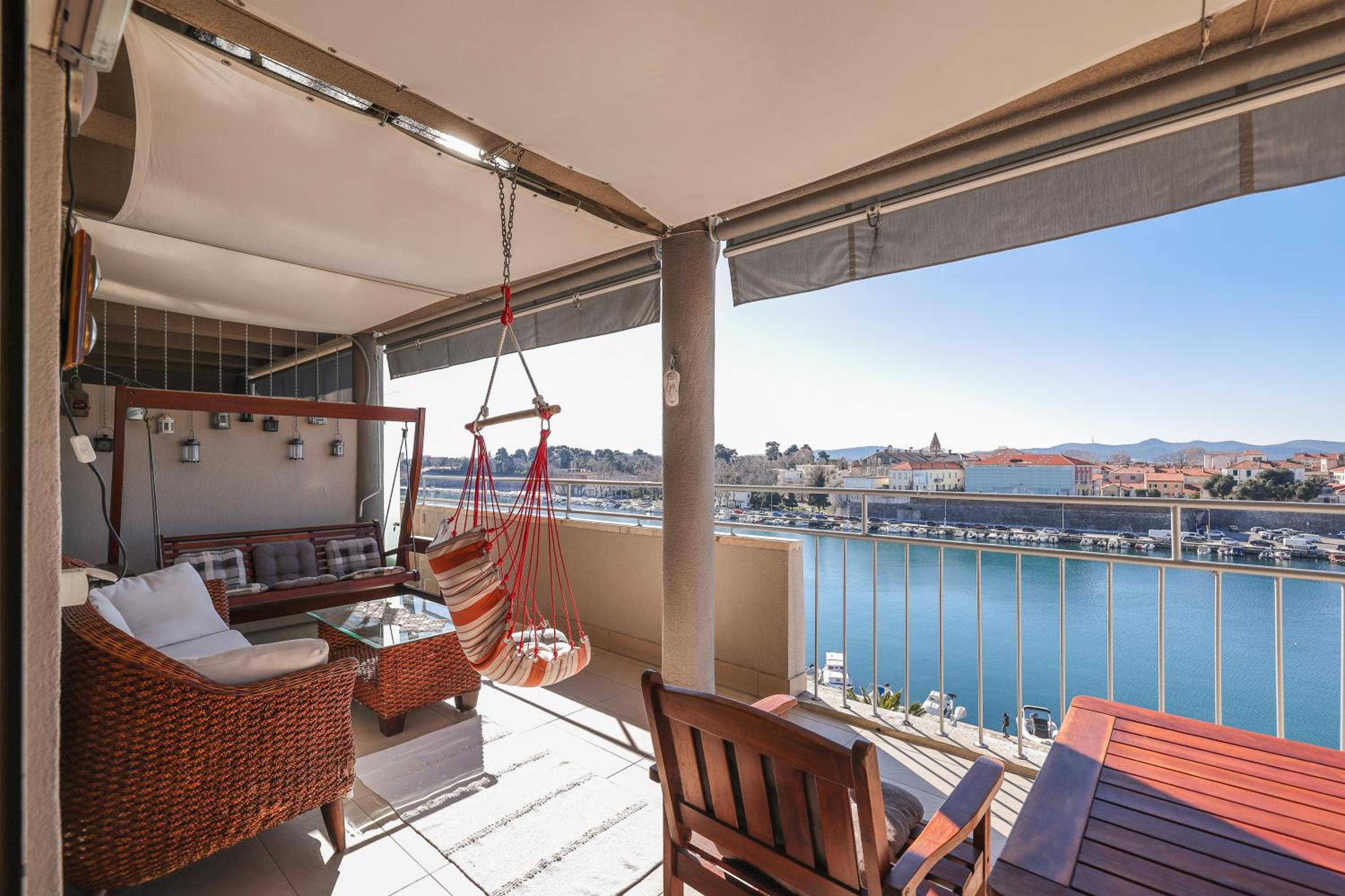 Apartment with Sea View - Photo 27