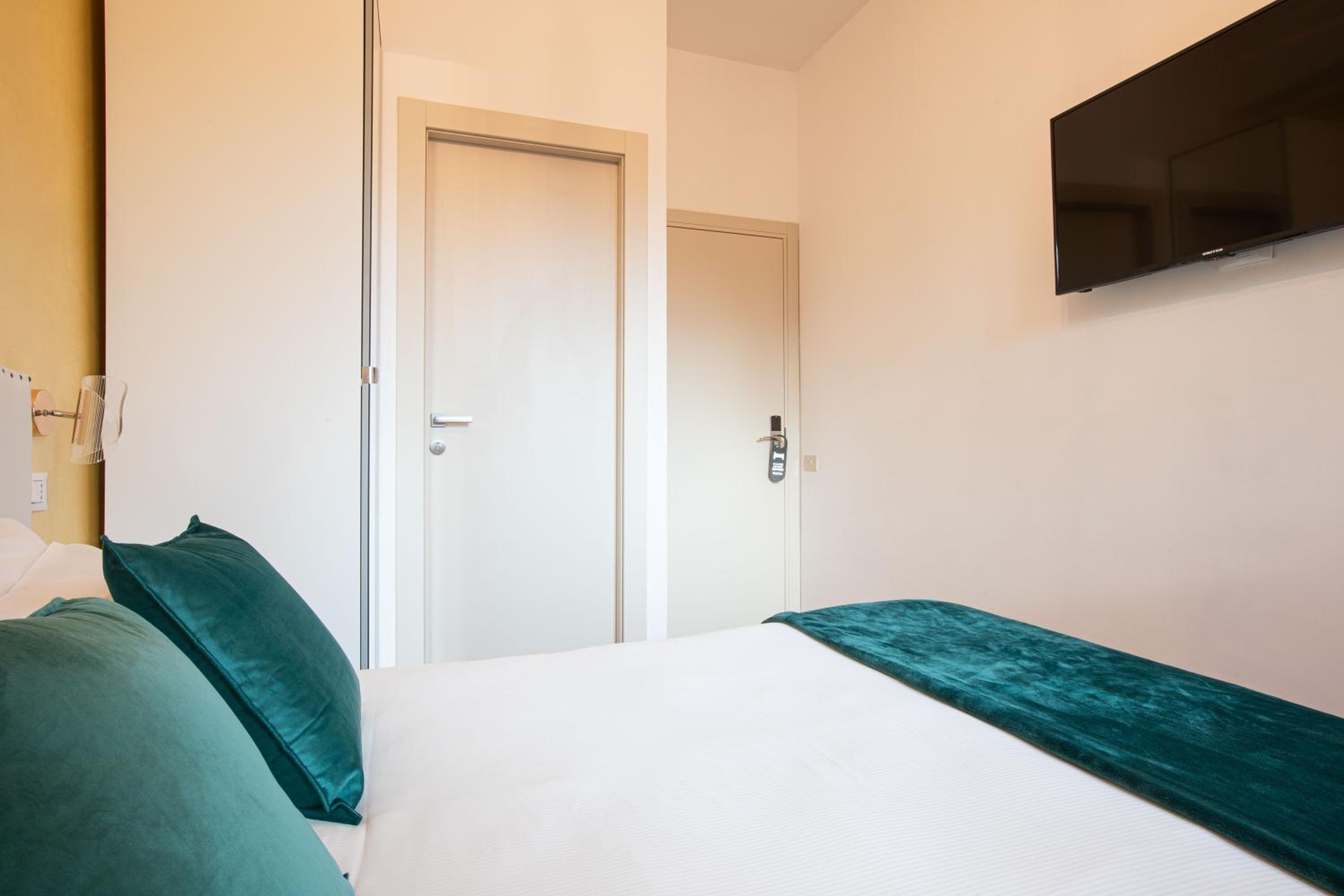 Small Double Room photo 2