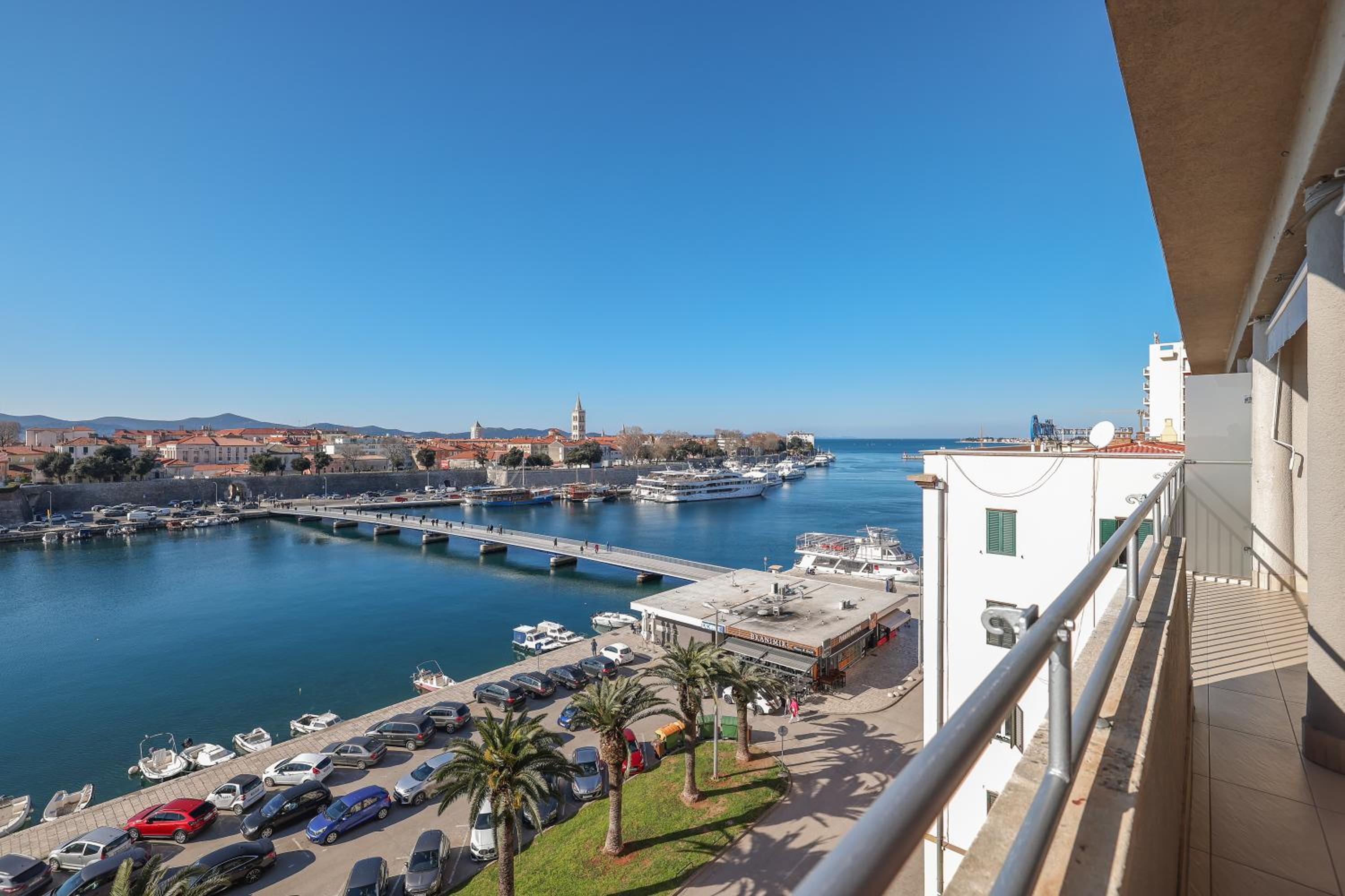 Apartment with Sea View - Photo 20