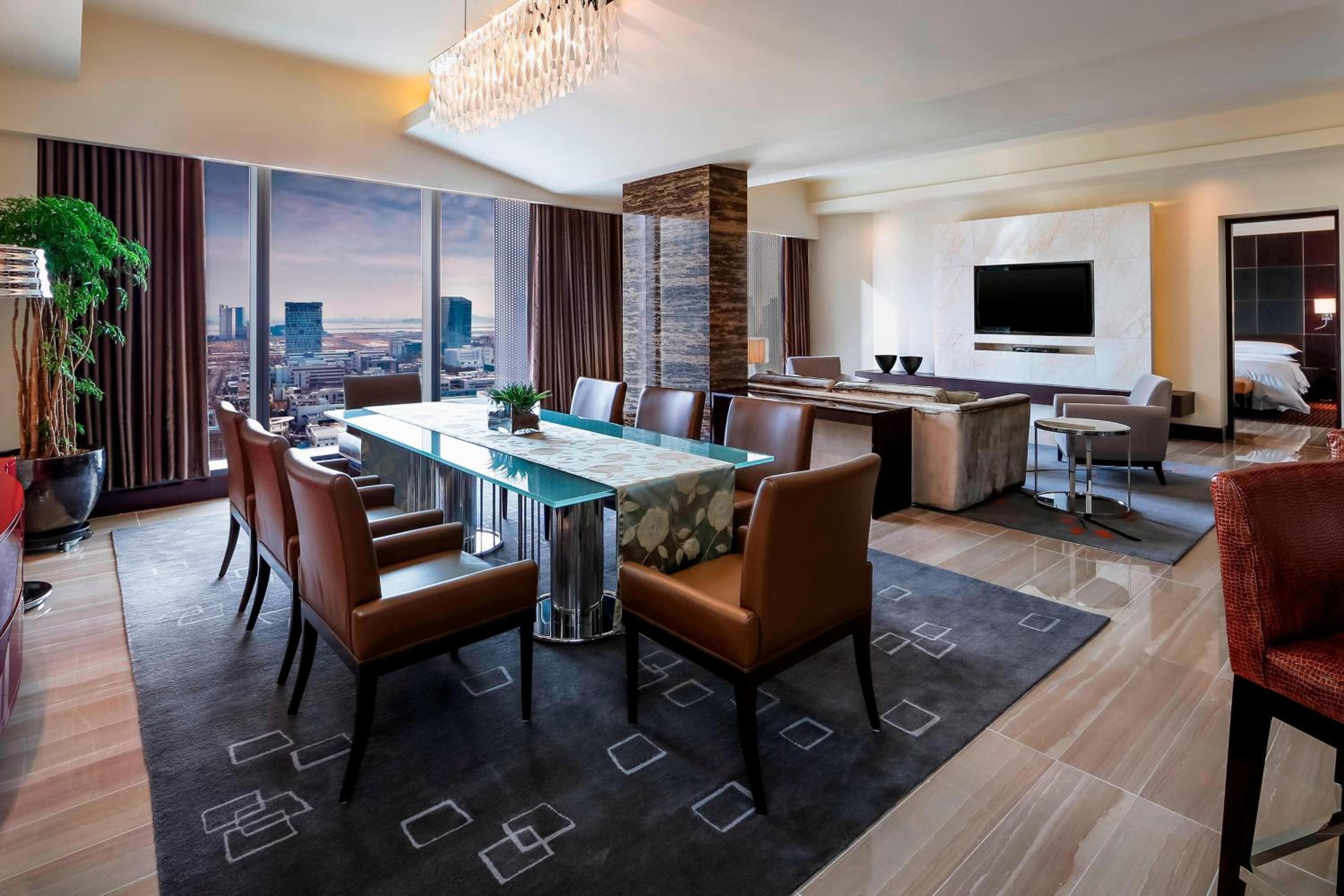 Ambassador Suite, Club lounge access, 1 Bedroom Suite - Photo 2