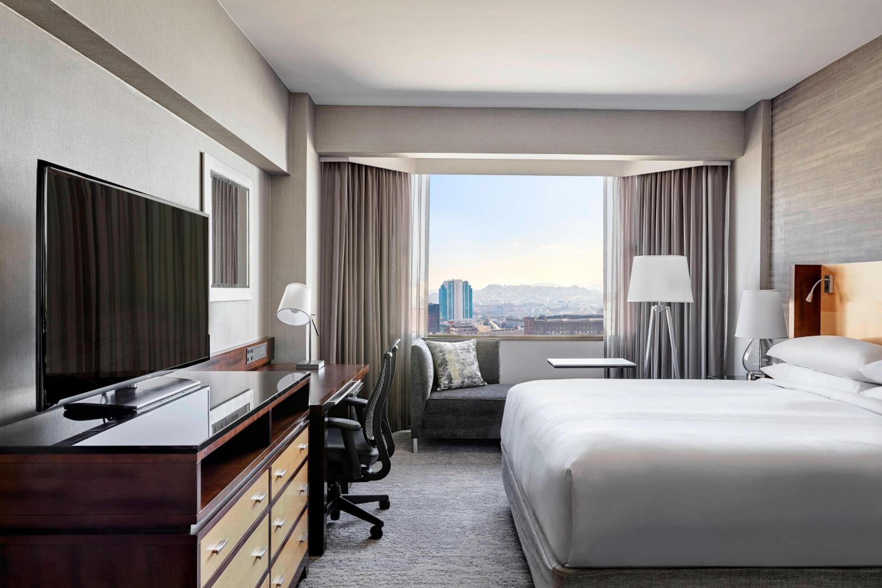 King Room with City or Bay View - Photo 3