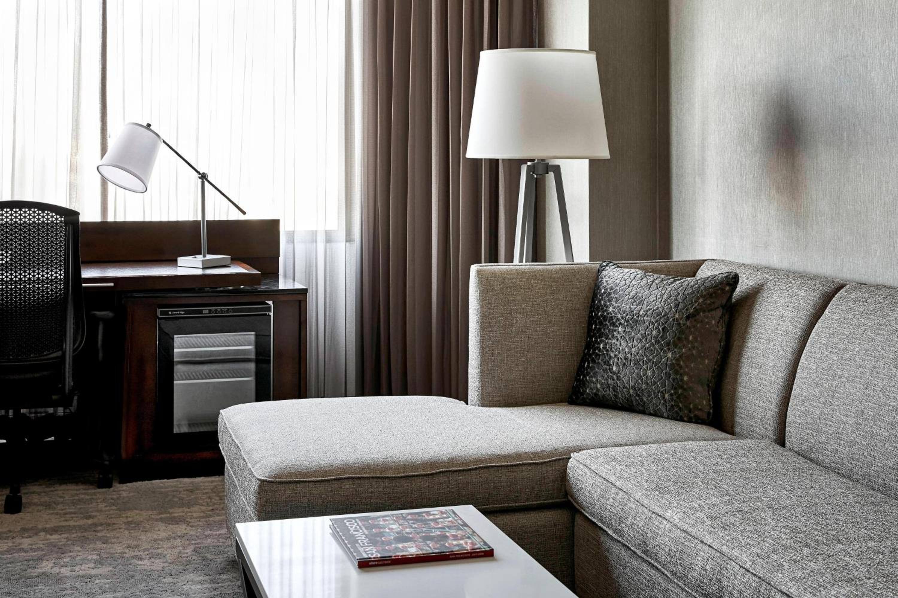 Nob Hill Suite, 1 Bedroom Executive Suite, 1 King, Sofa bed - Photo 4