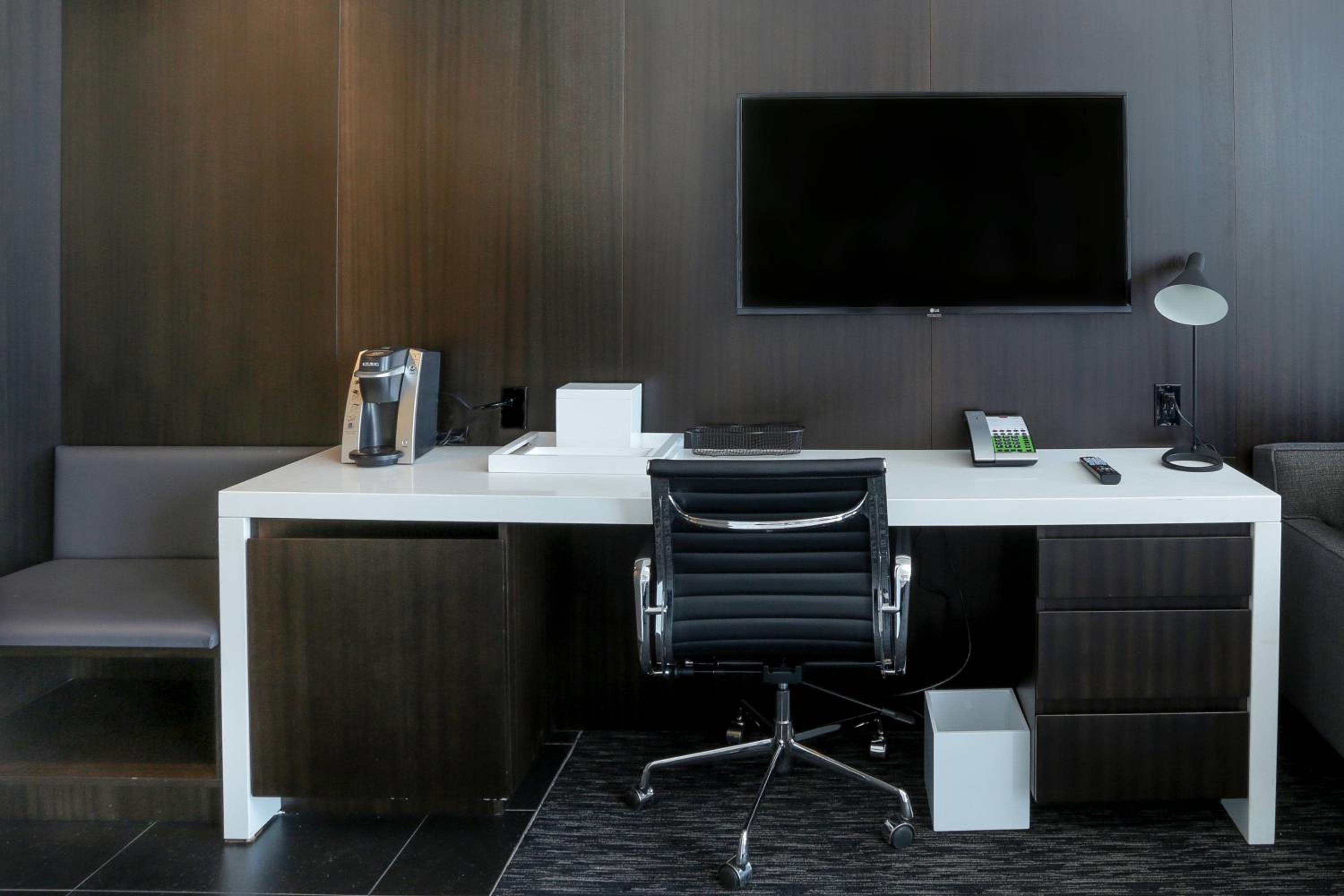 King Room with Skyline View  photo 3