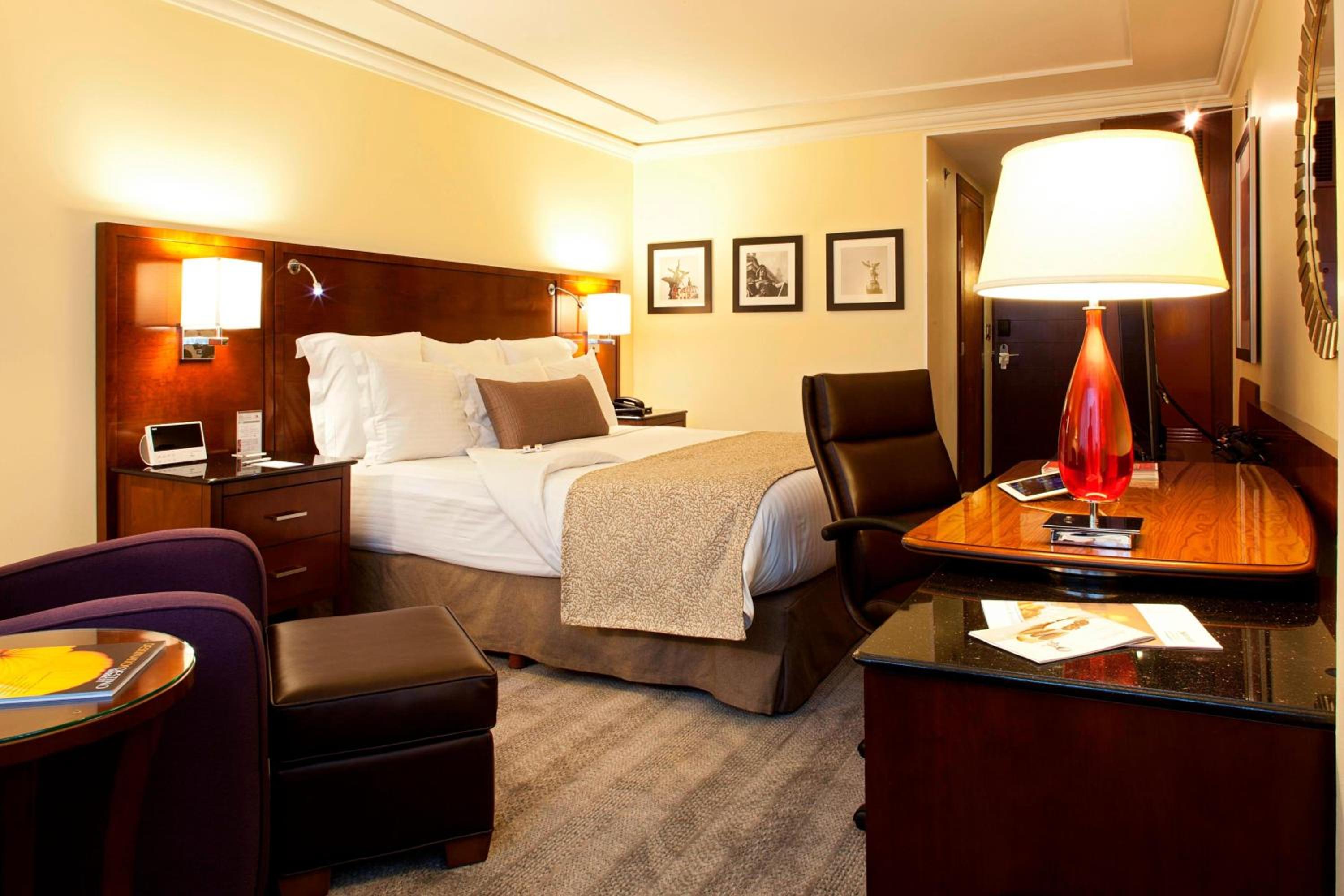 Executive lounge access, Guest room, 1 King Bed - Photo 5