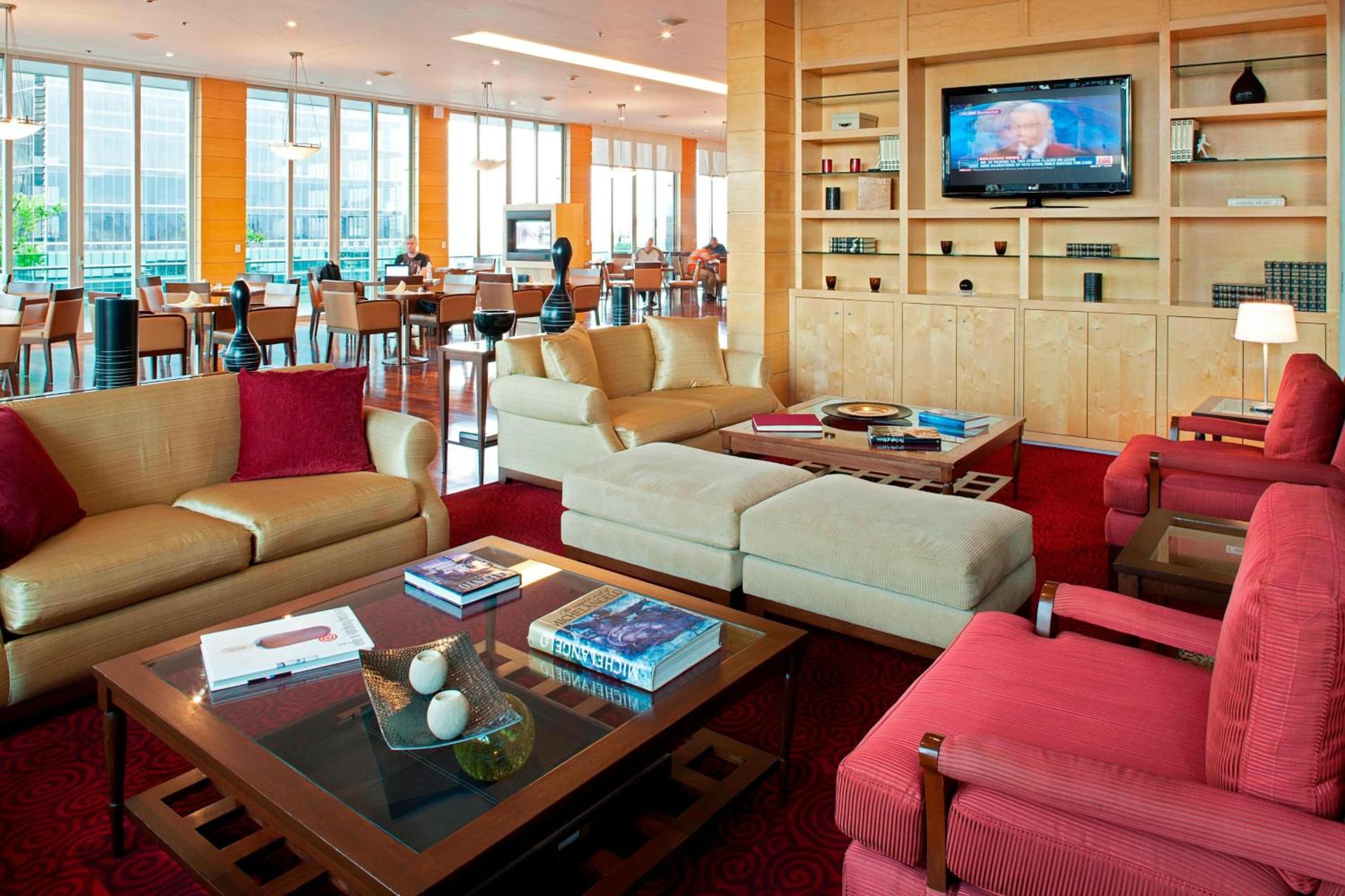 Executive lounge access, Guest room, 1 King Bed - Photo 2