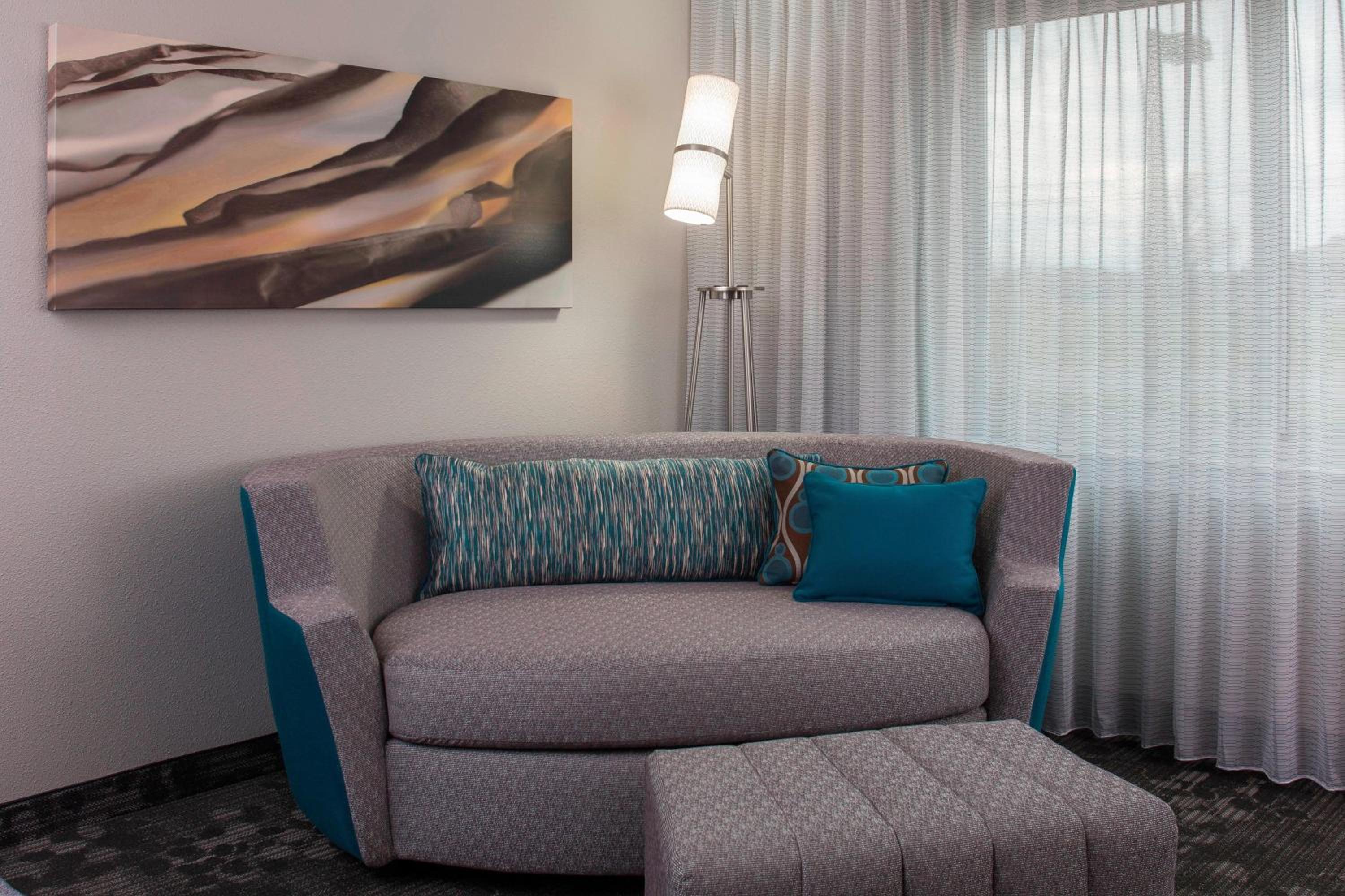 King Room with Sofa Bed - Photo 7