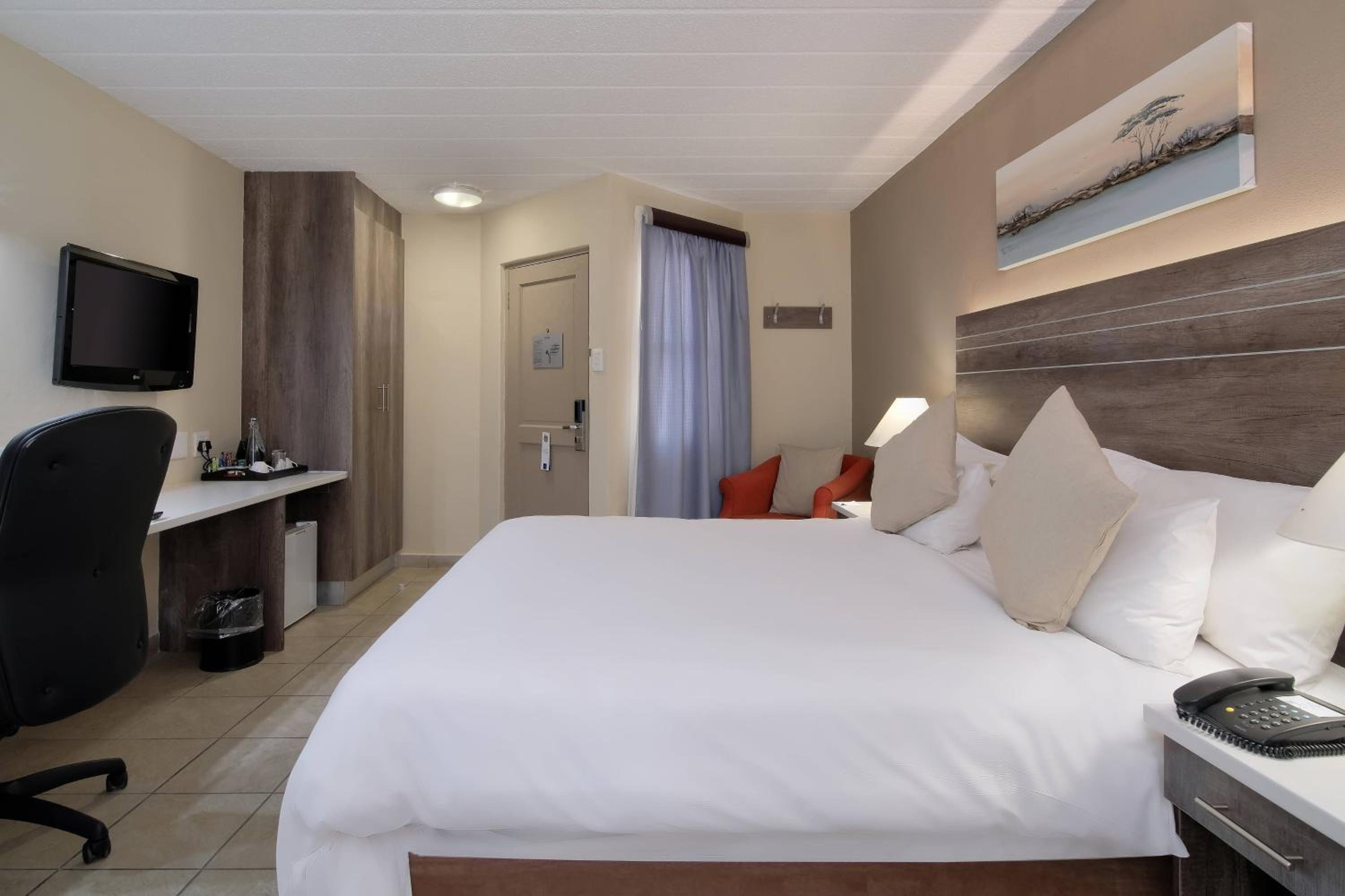 Deluxe King Room photo 1