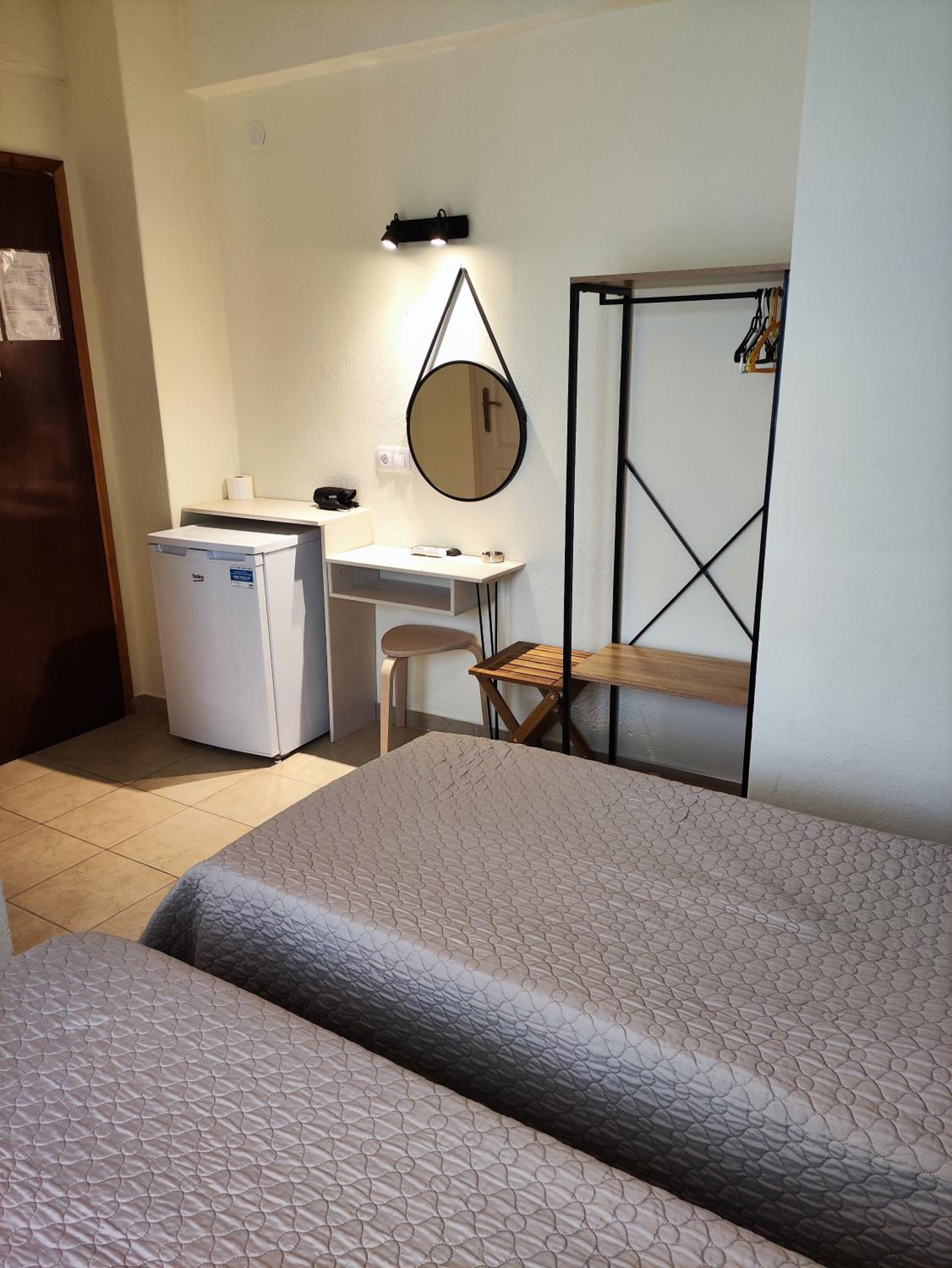 Economy Twin Room photo 1