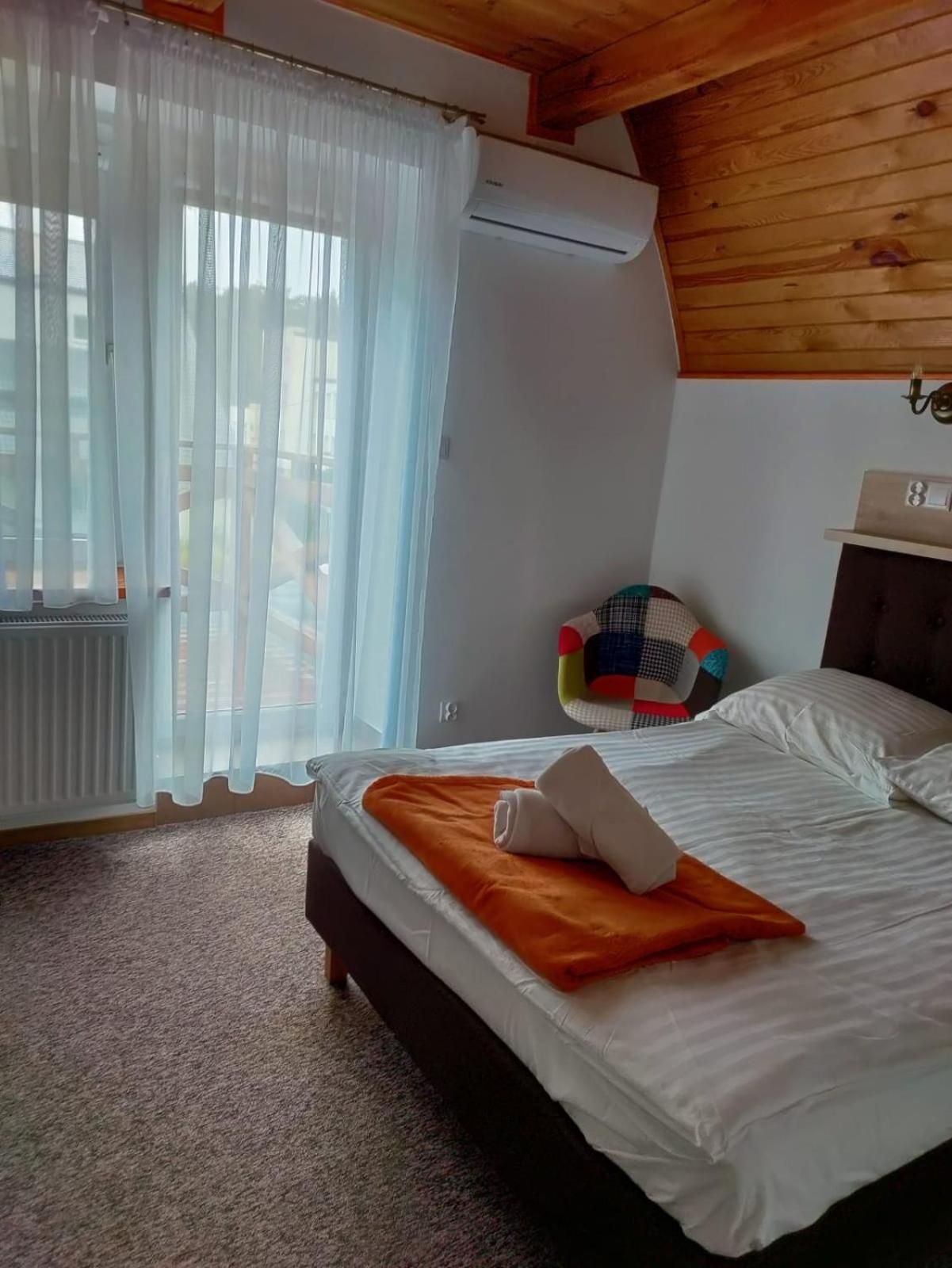 Double Room with Balcony - Photo 9