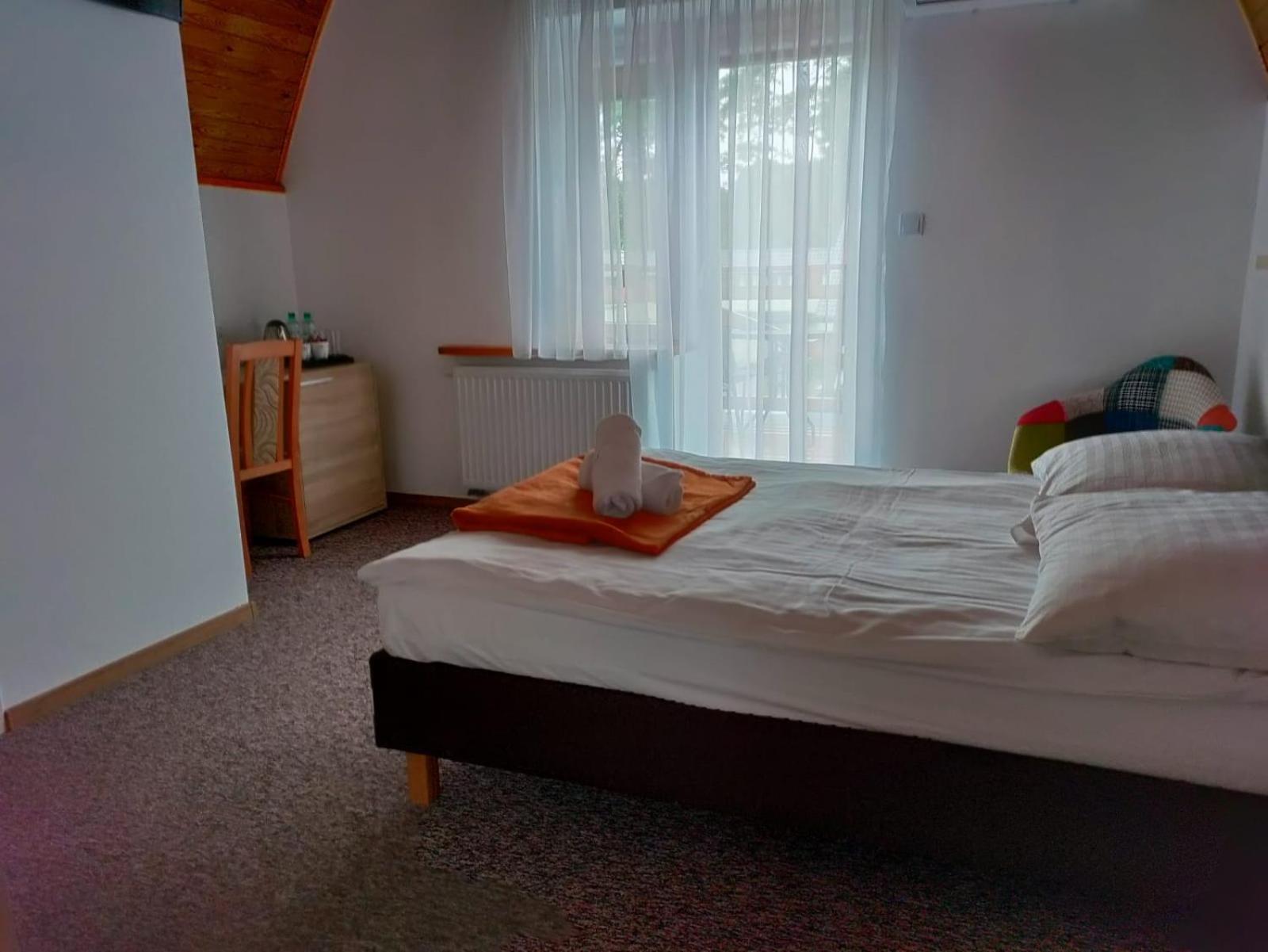 Double Room with Balcony - Photo 8