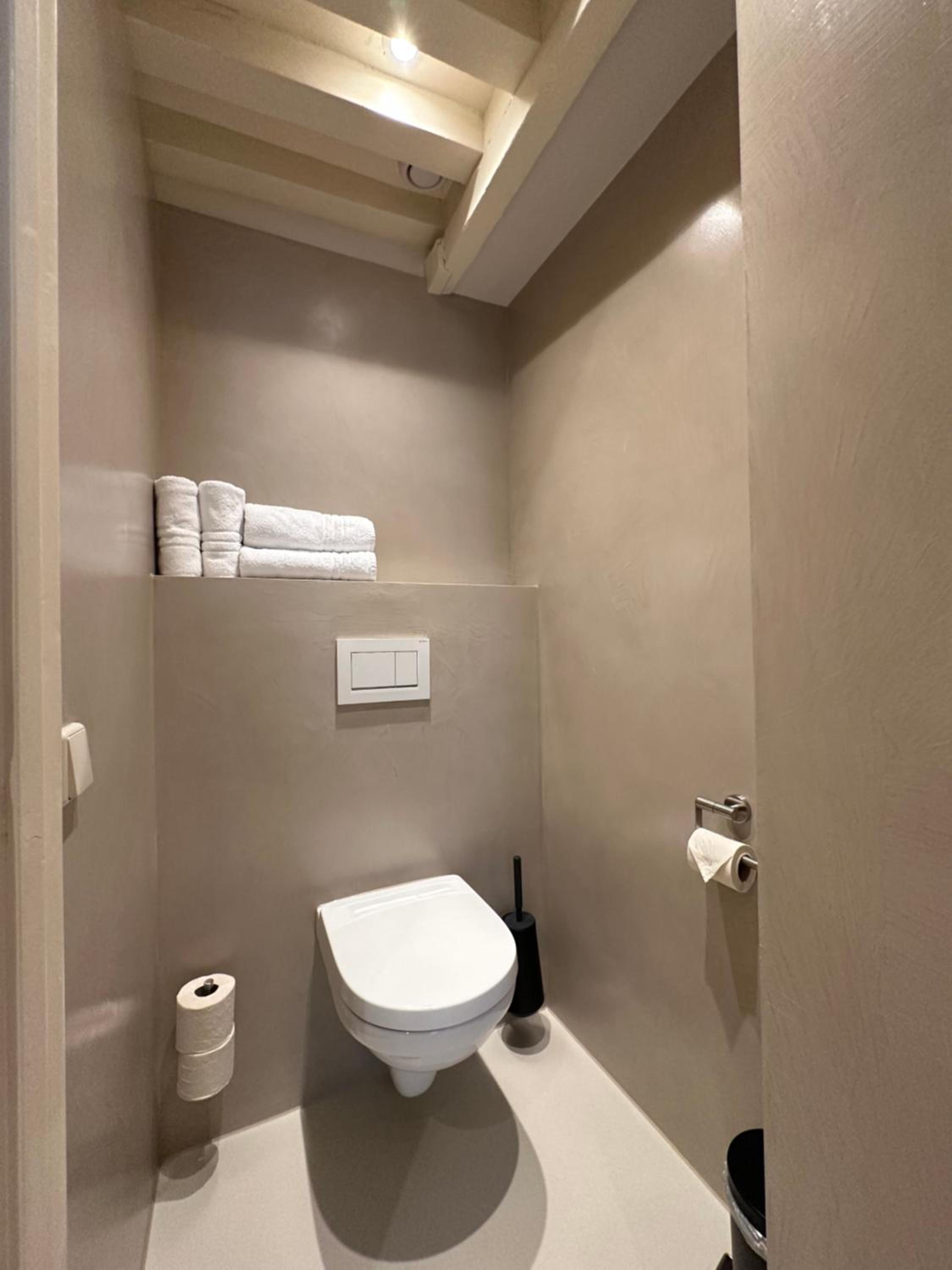 Deluxe Double Room - Photo 9