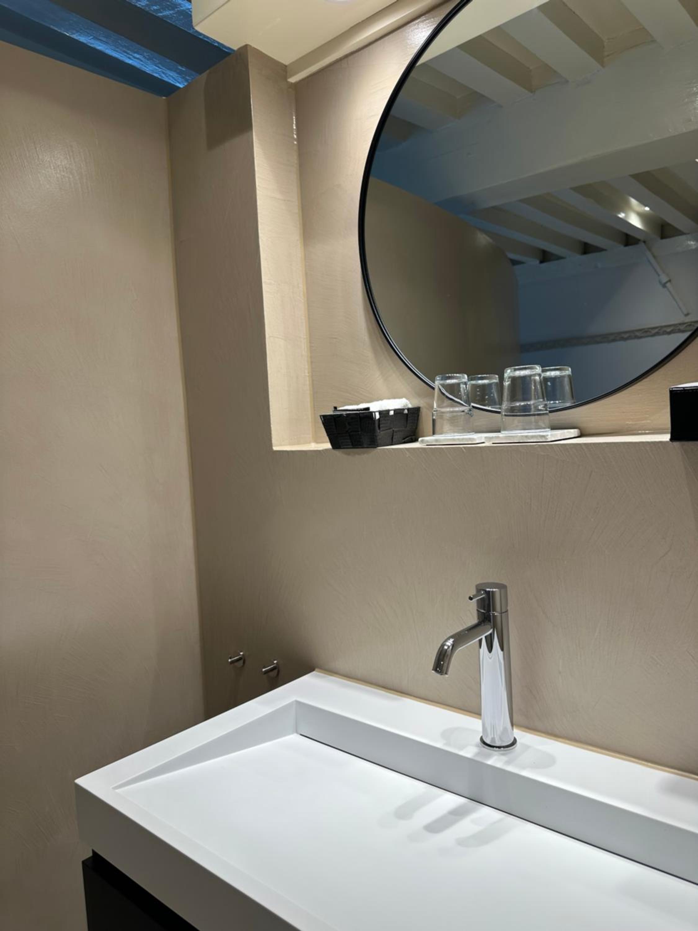 Deluxe Double Room - Photo 10