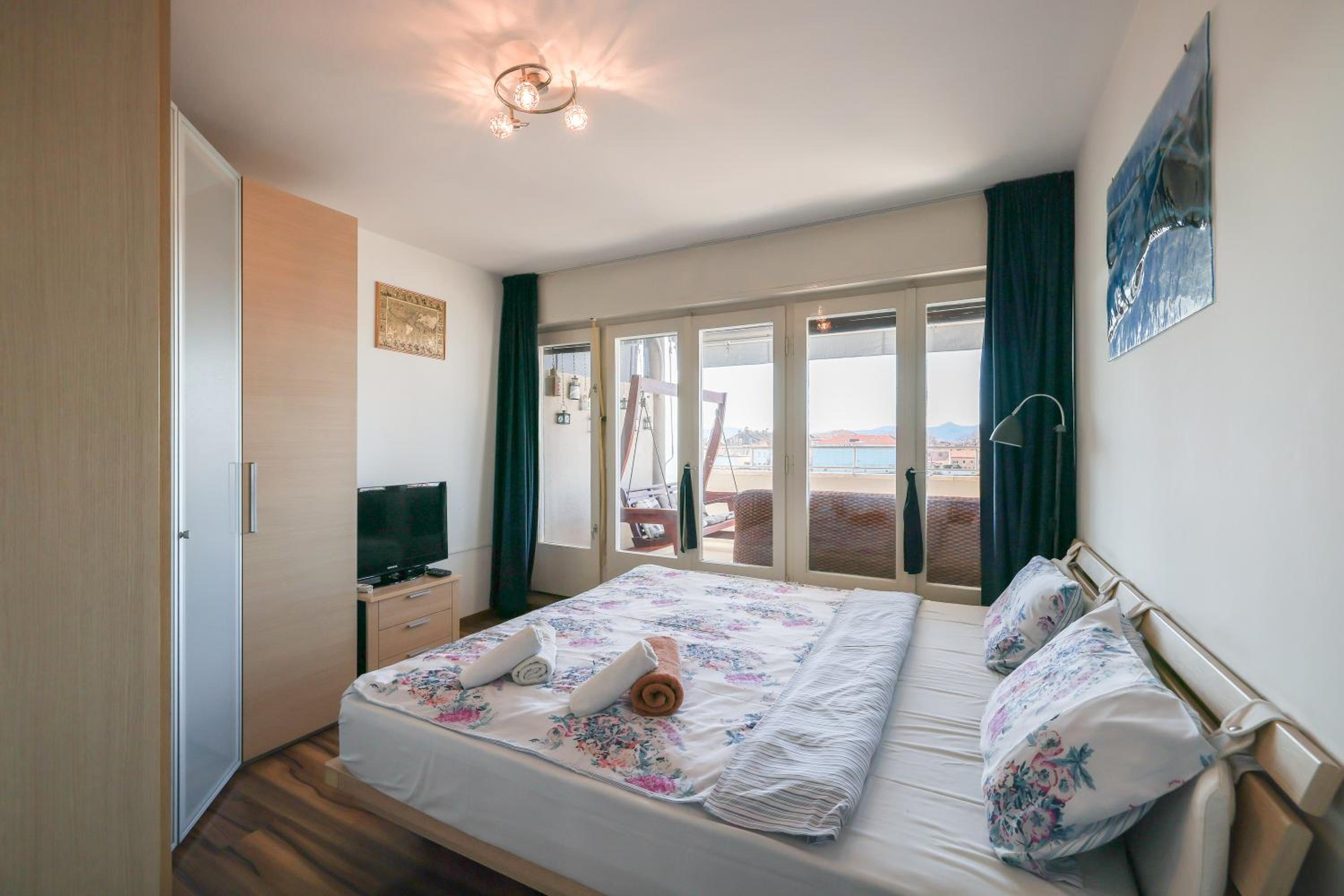 Apartment with Sea View - Photo 35
