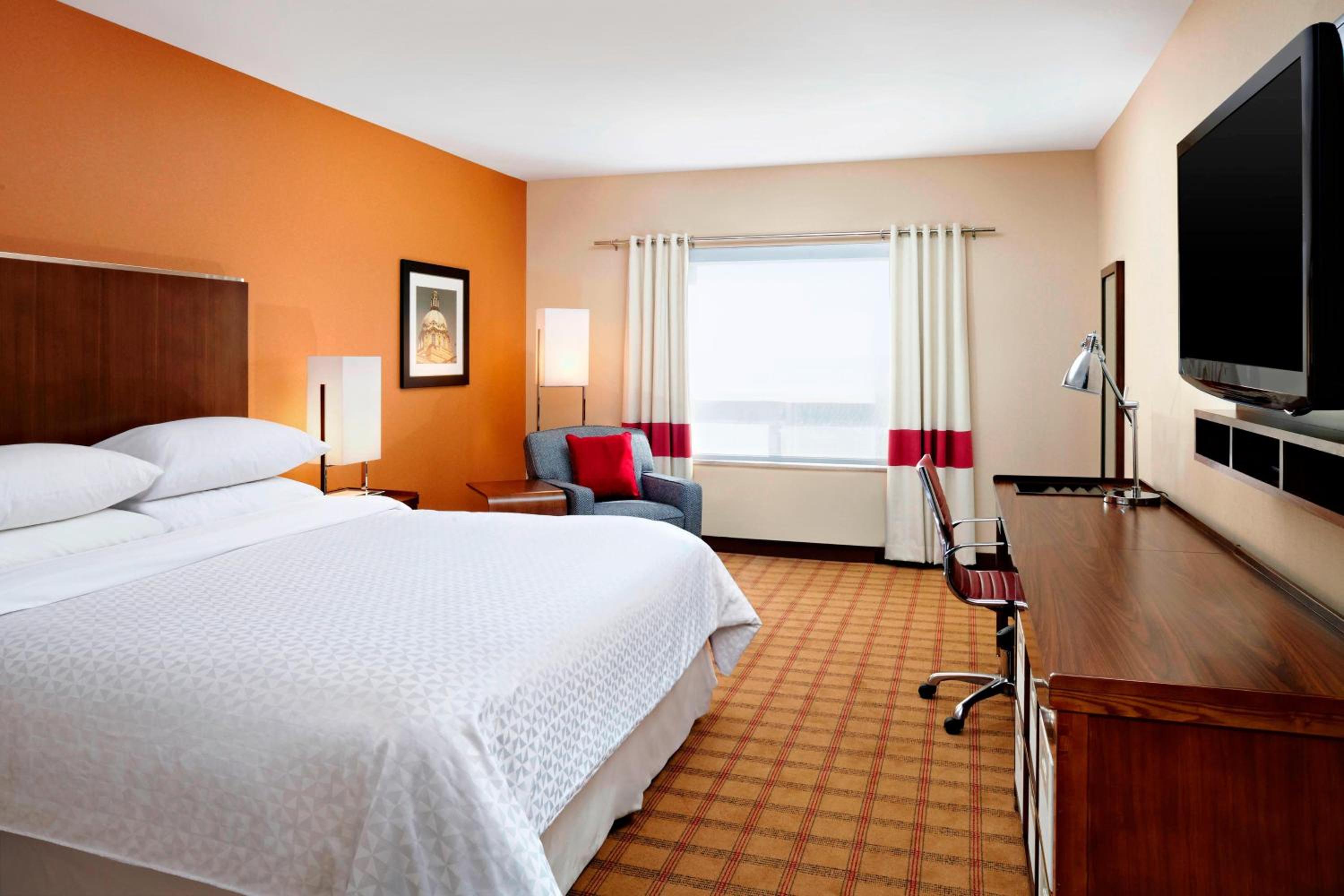 Guest Room, 1 King - Photo 3