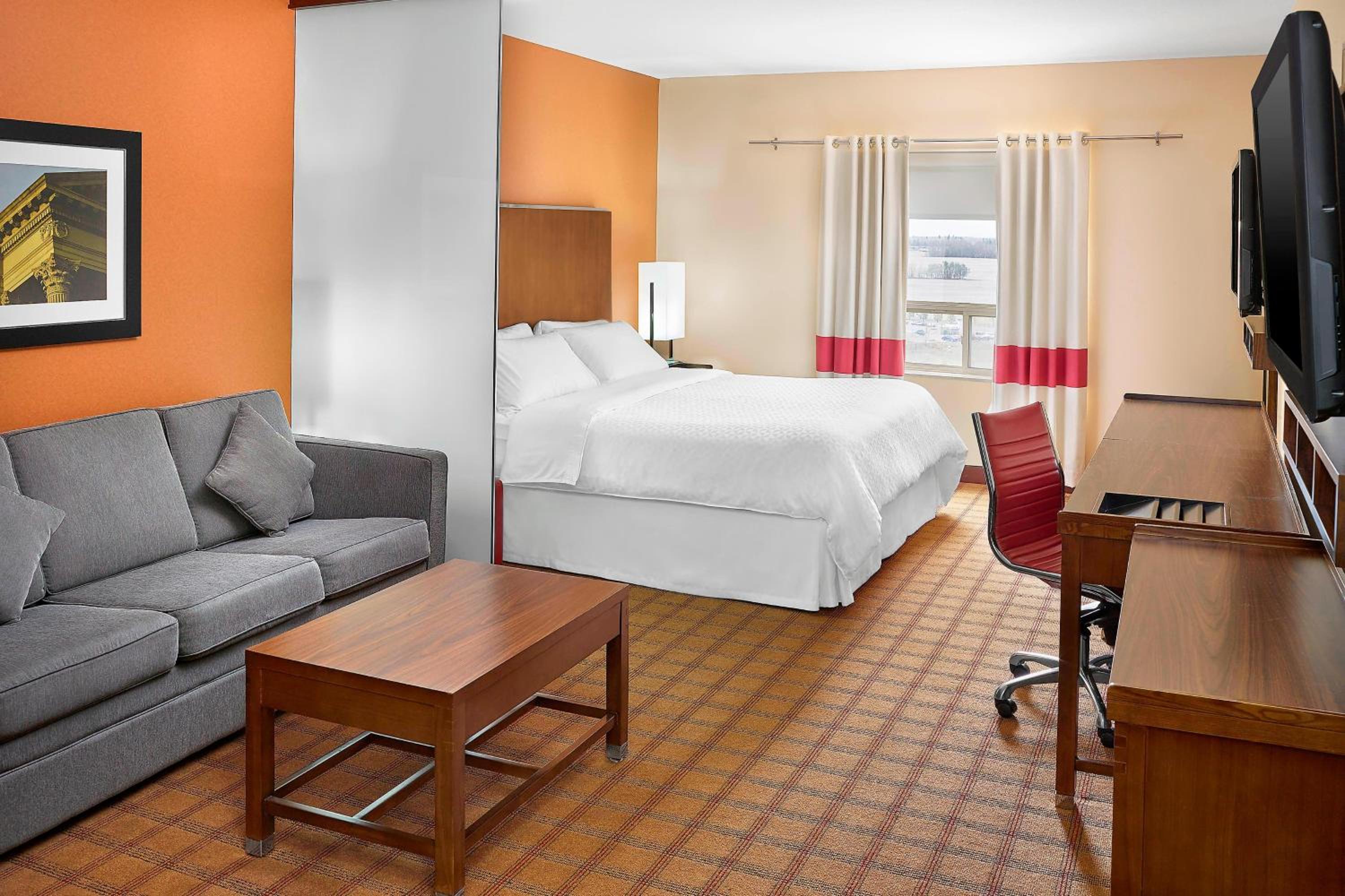 Larger Guest room, 1 King, Sofa bed - Photo 3