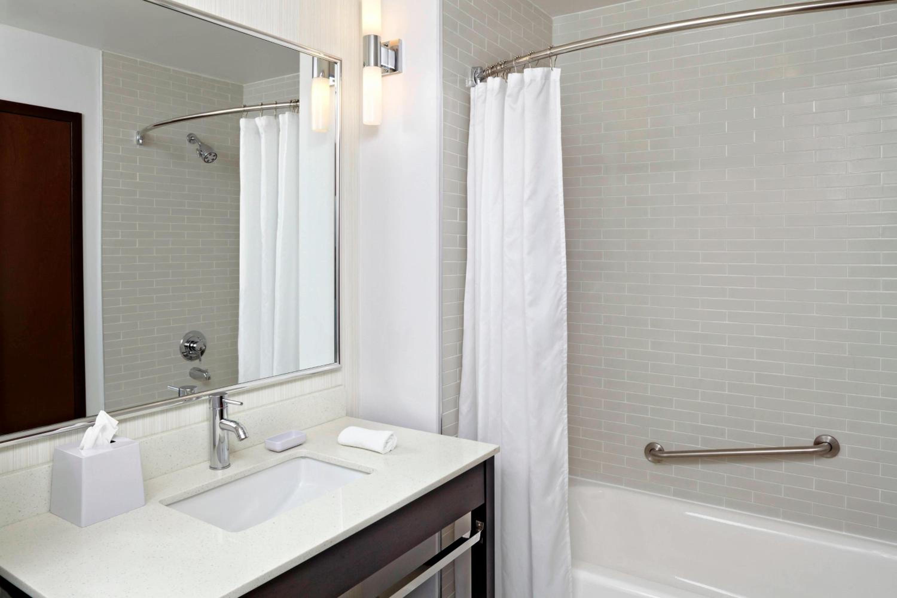 Guest room, 2 Queen - Photo 4
