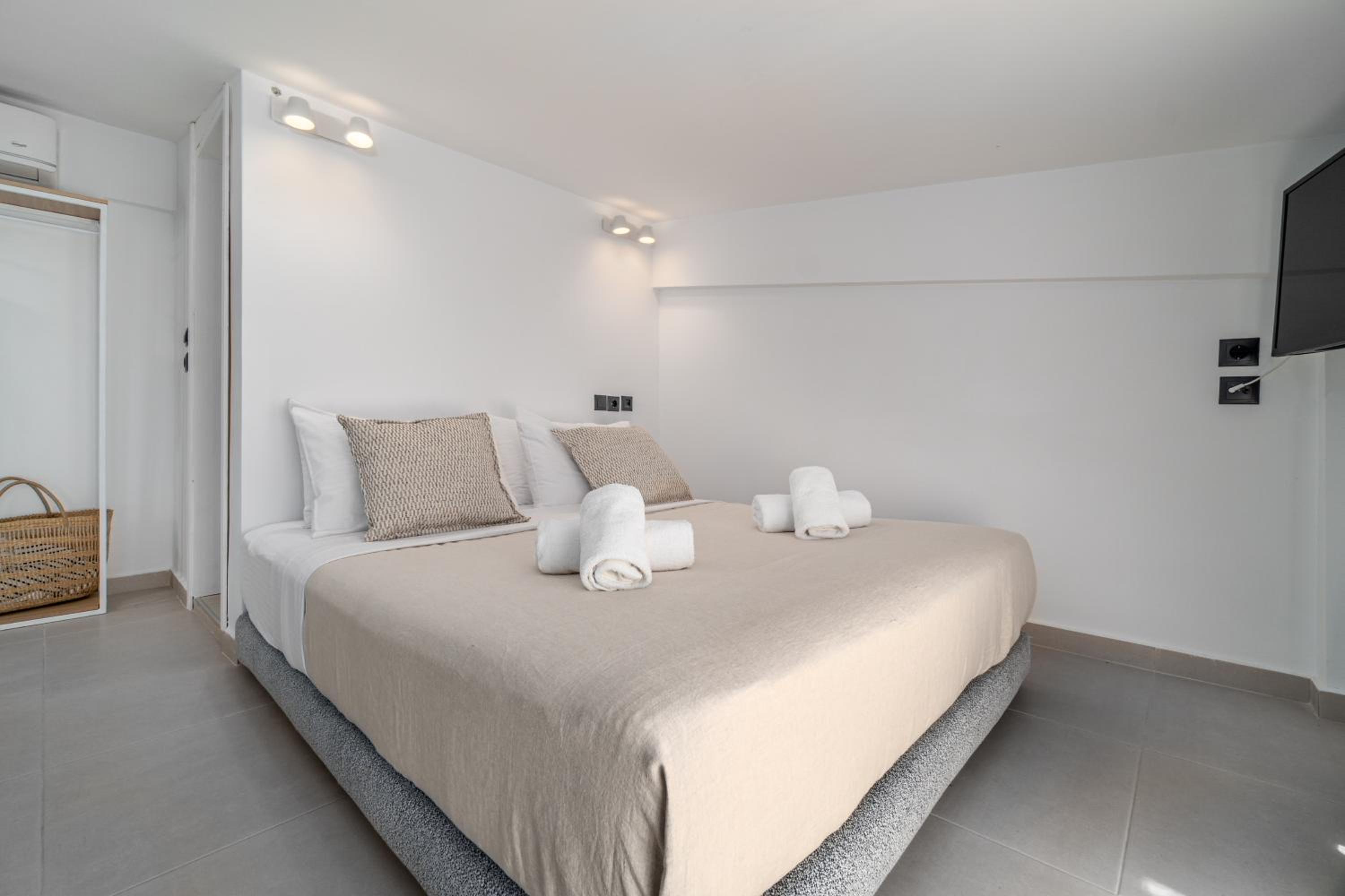 Two-Bedroom Villa - Photo 18