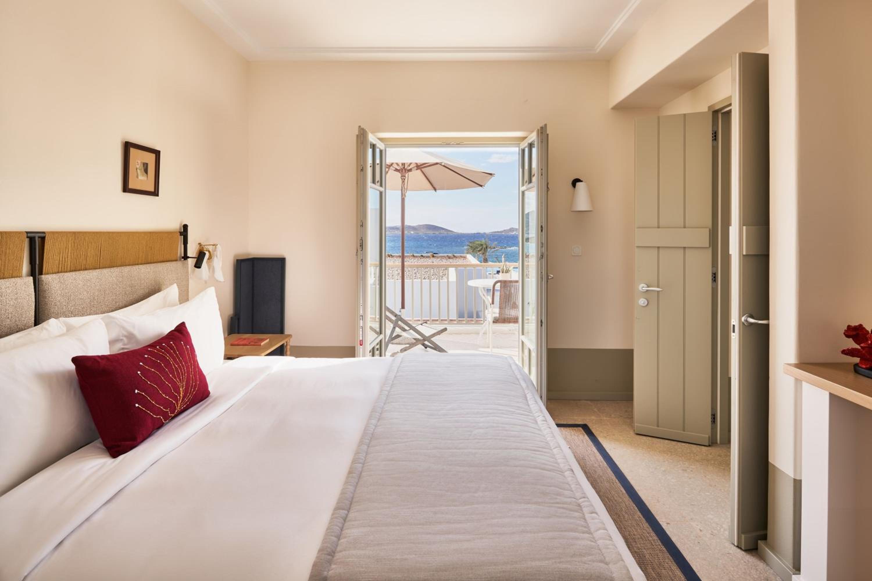Ether Suite - One-Bedroom Larger King Suite with Sea View - Photo 1