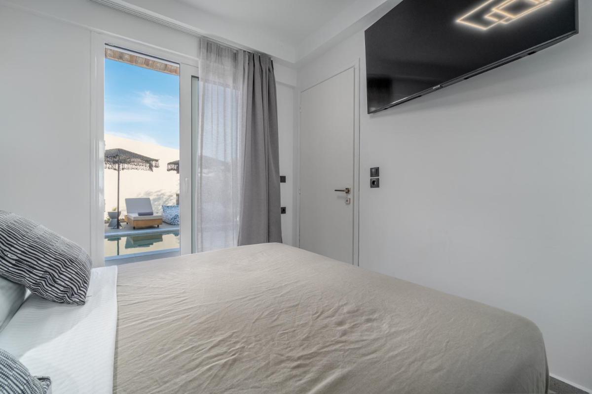 Two-Bedroom Villa - Photo 27