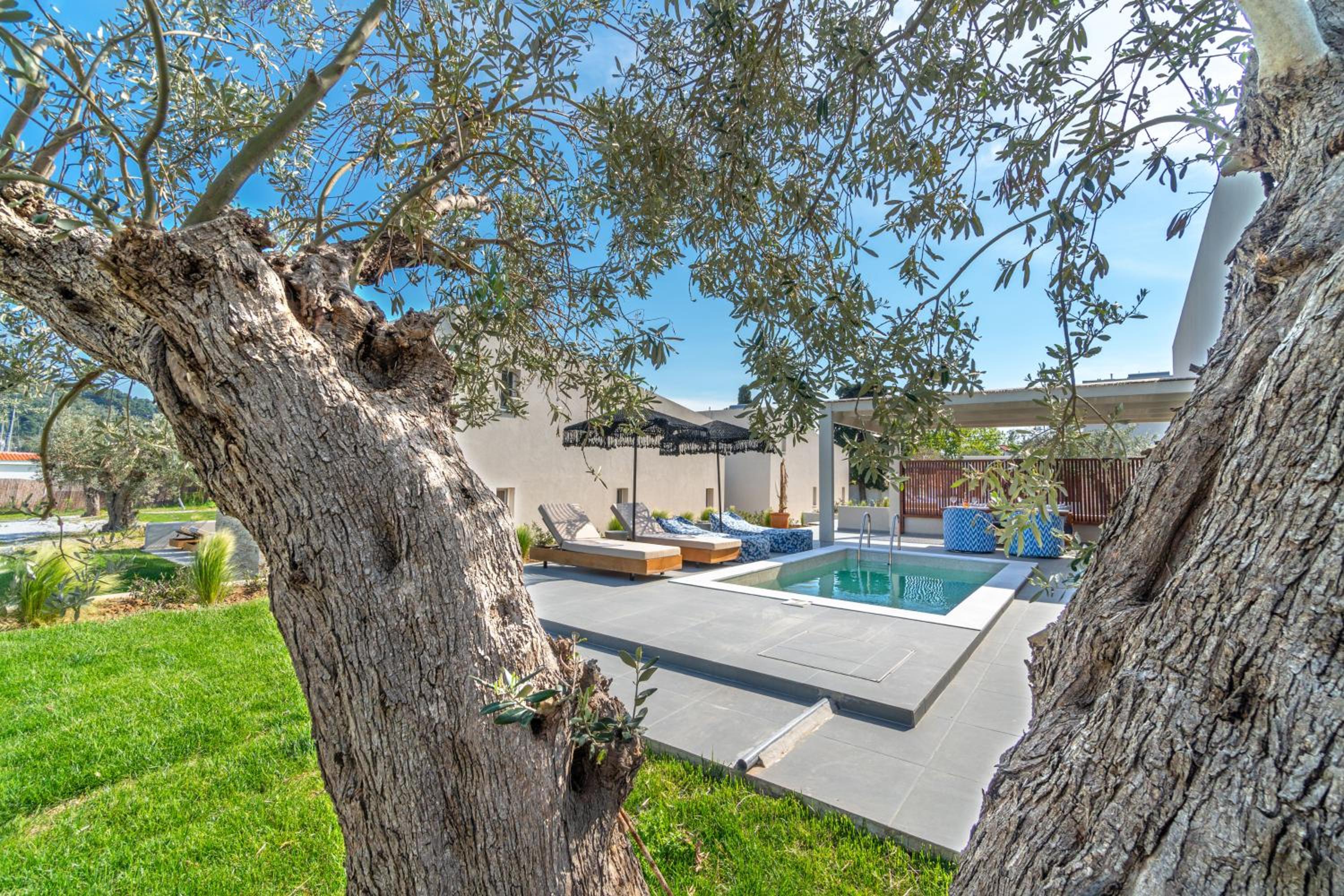Two-Bedroom Villa - Photo 92