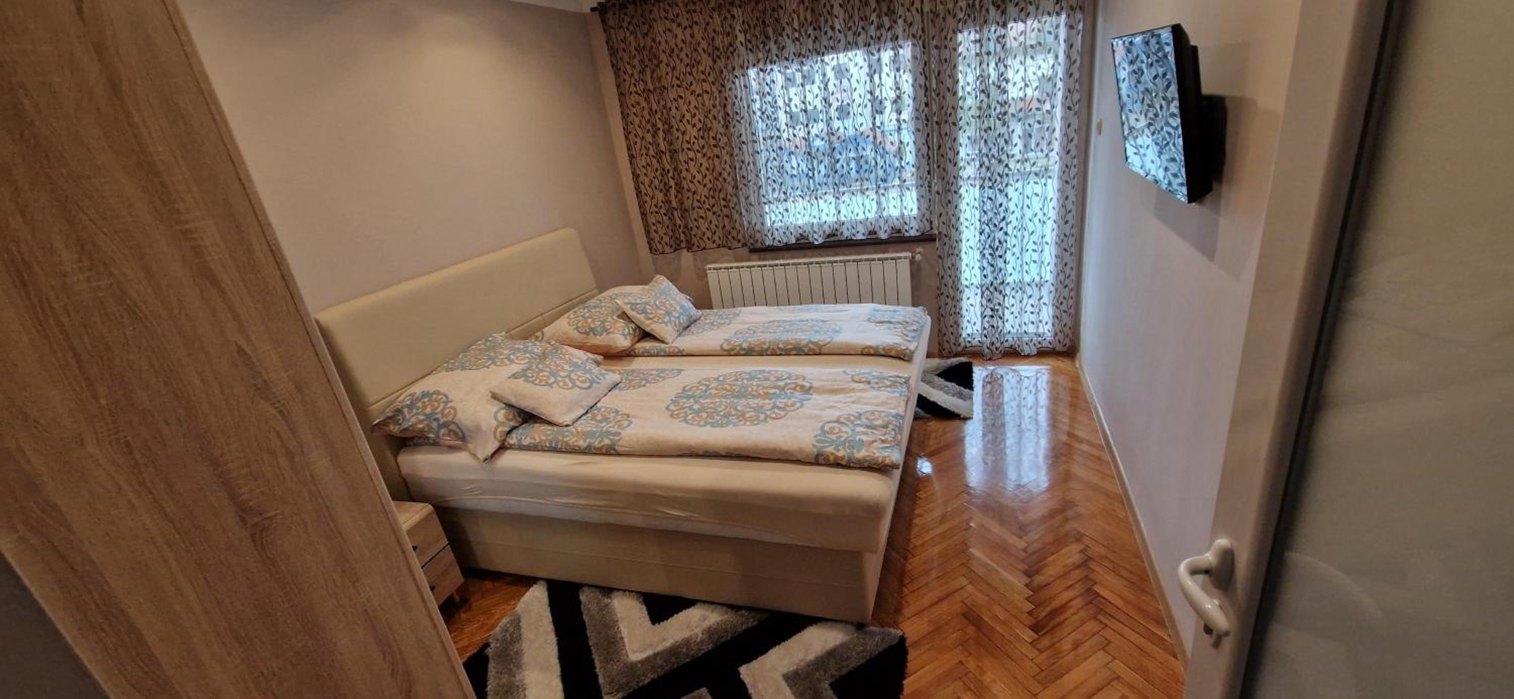 One-Bedroom Apartment photo 1
