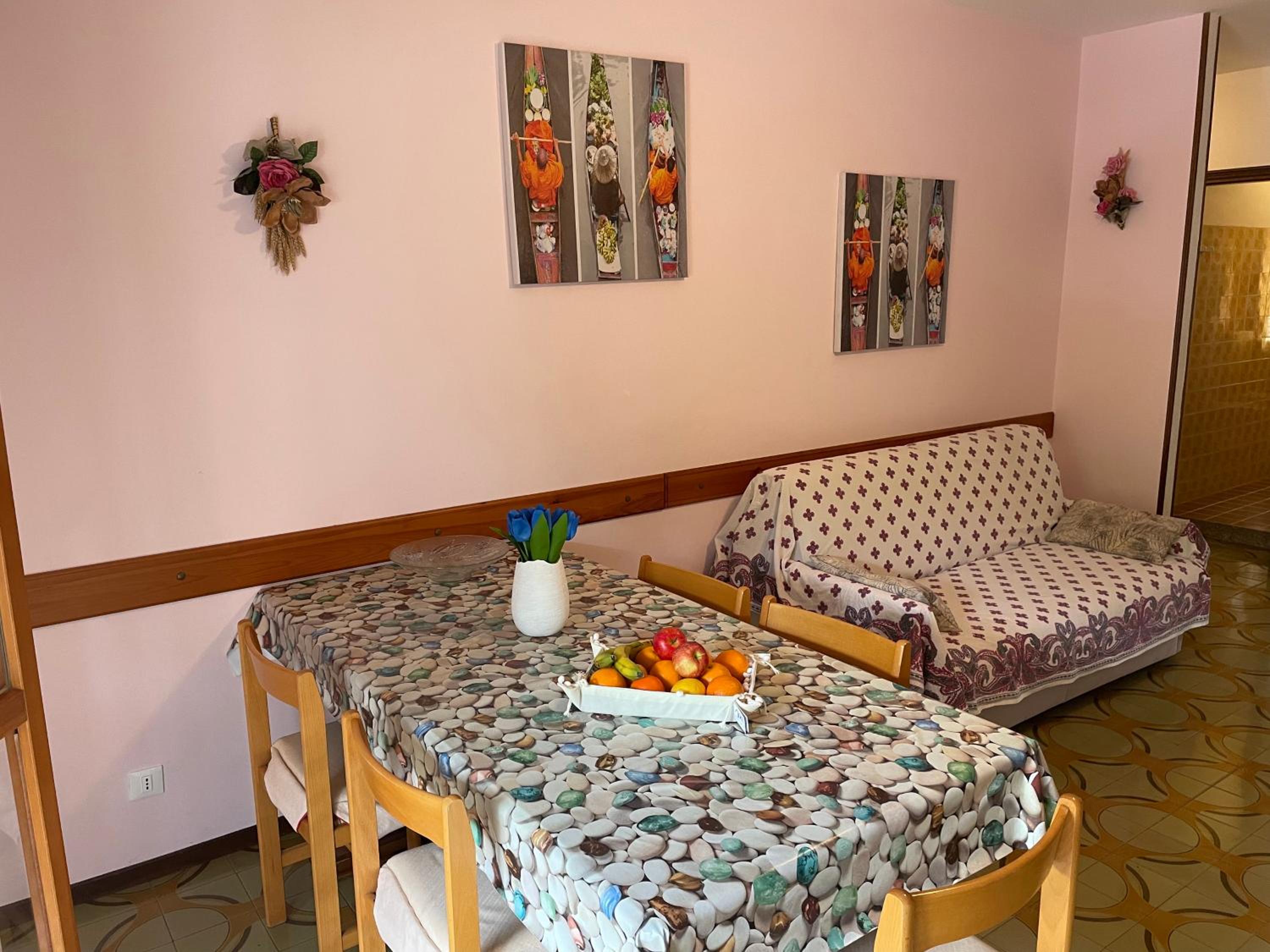 Two-Bedroom Apartment - Photo 2