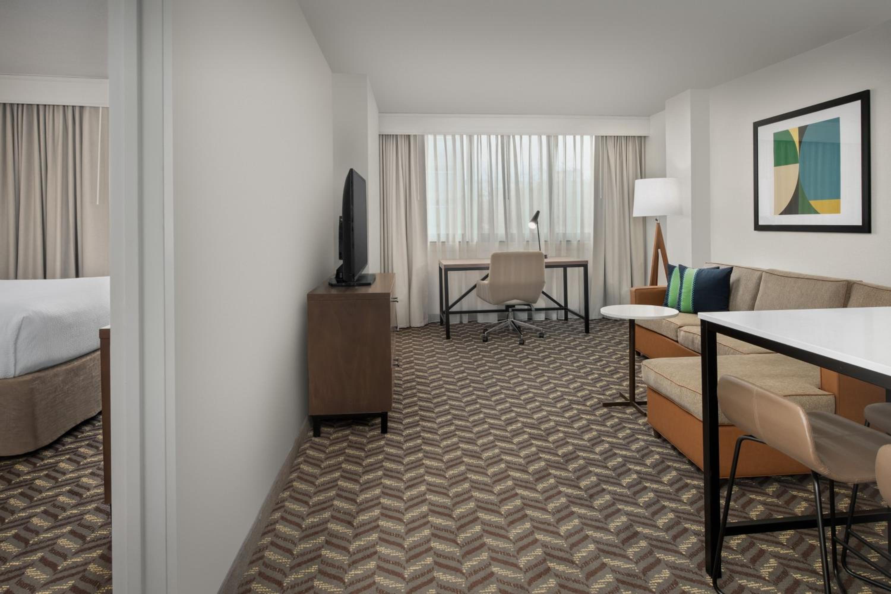 Queen Suite with Two Queen Beds and Sofa Bed - Photo 4
