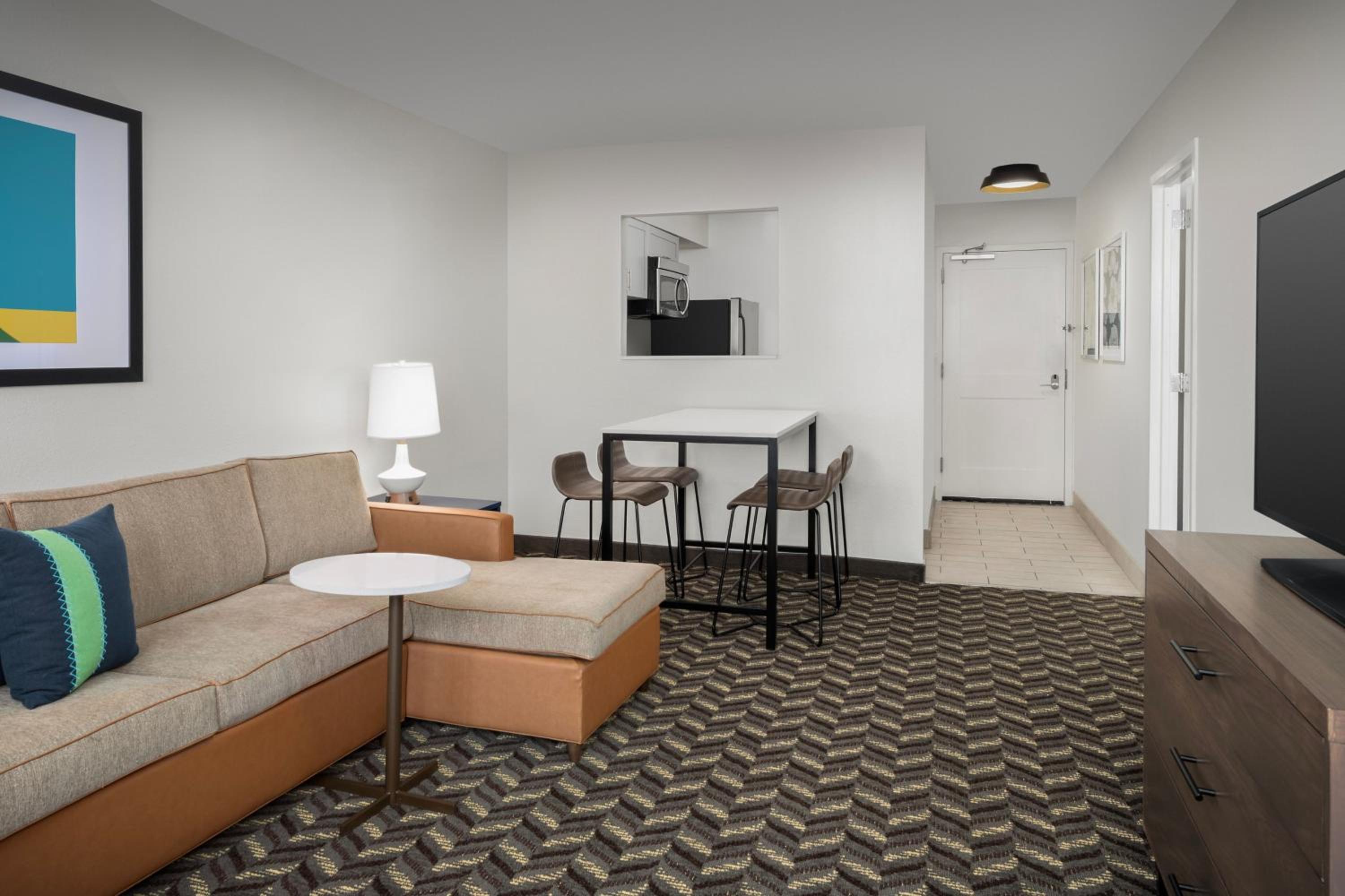 Queen Suite with Two Queen Beds and Sofa Bed - Photo 6