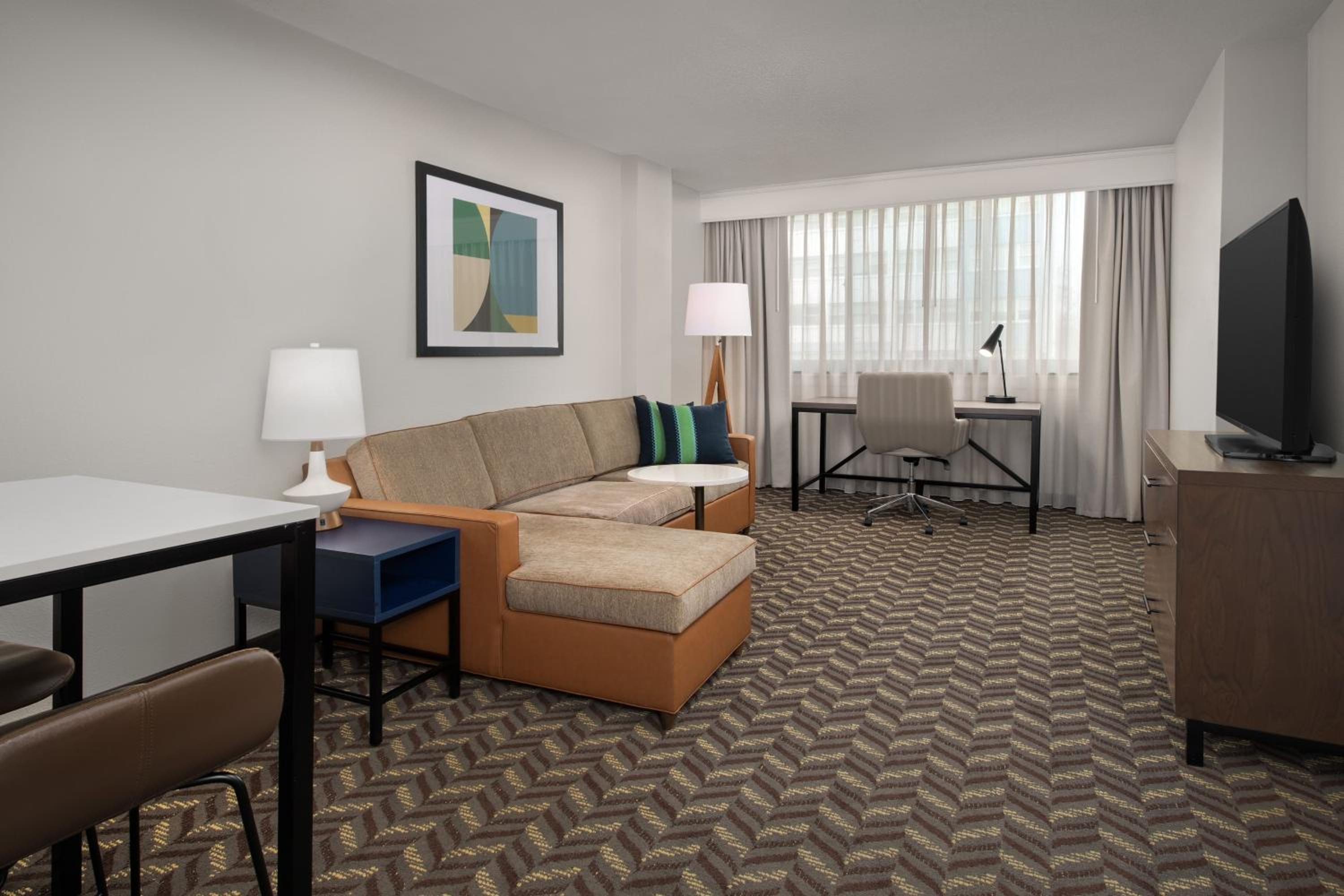 1 Bedroom Suite, King, Sofa bed photo 2