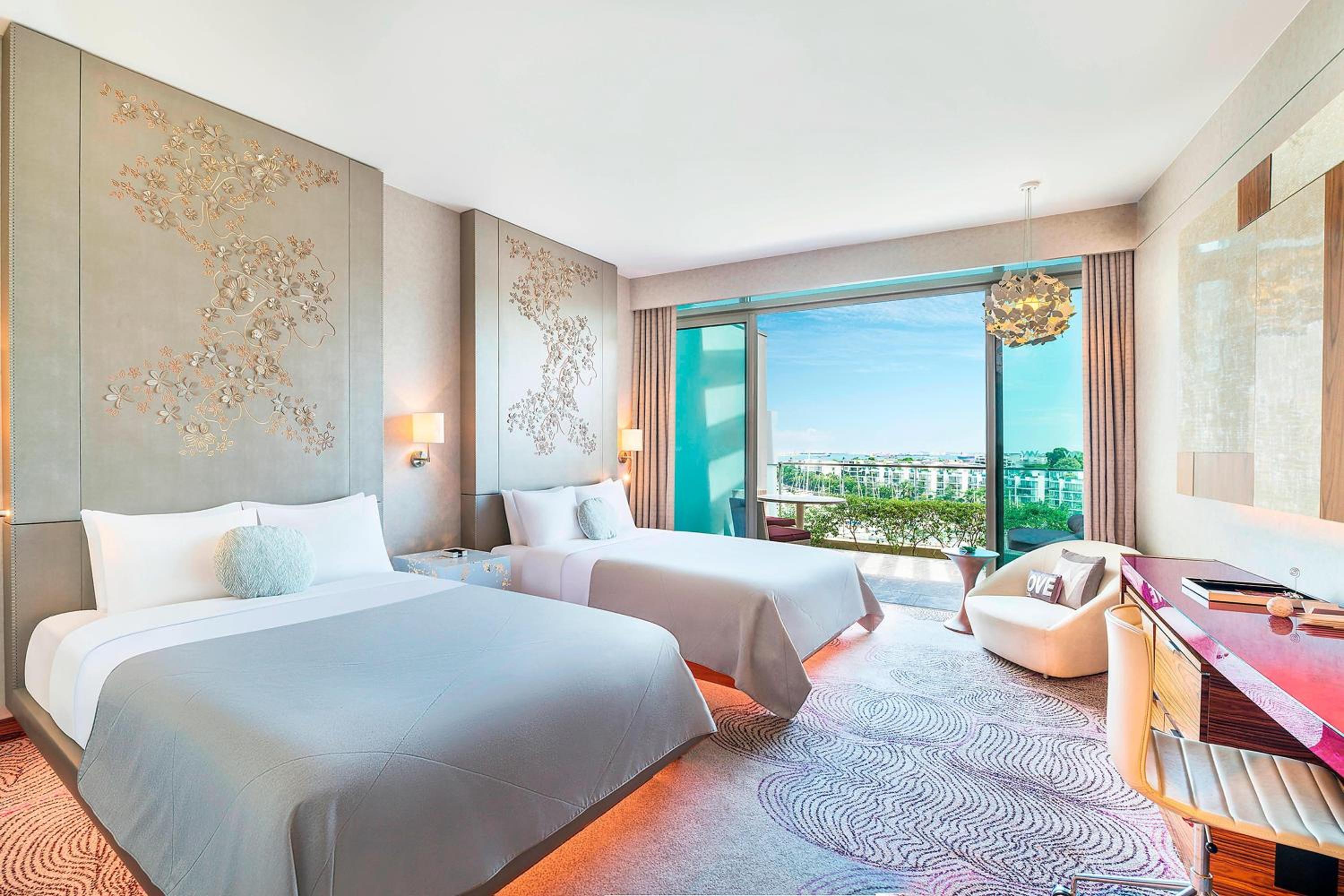 Fabulous Room, 2 Queen Beds, Balcony, Pool View photo 2
