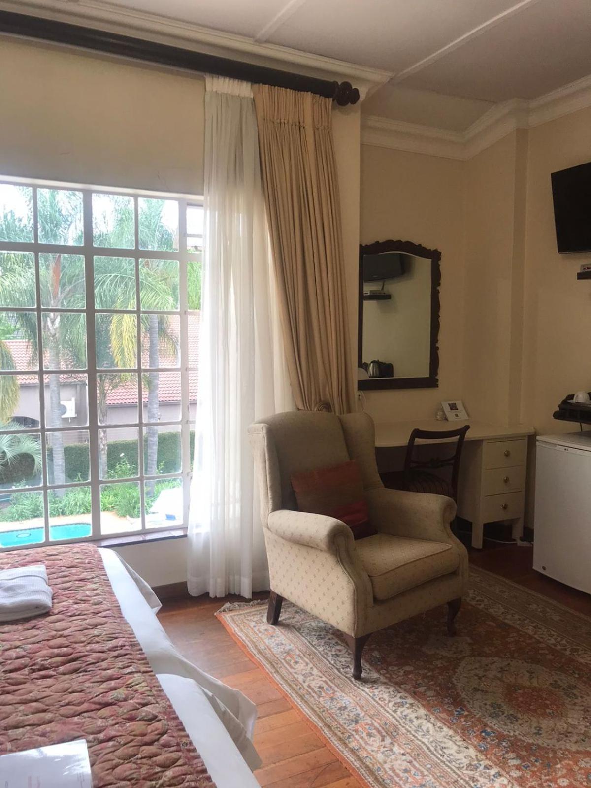 Double or Twin Room with Pool View photo 2