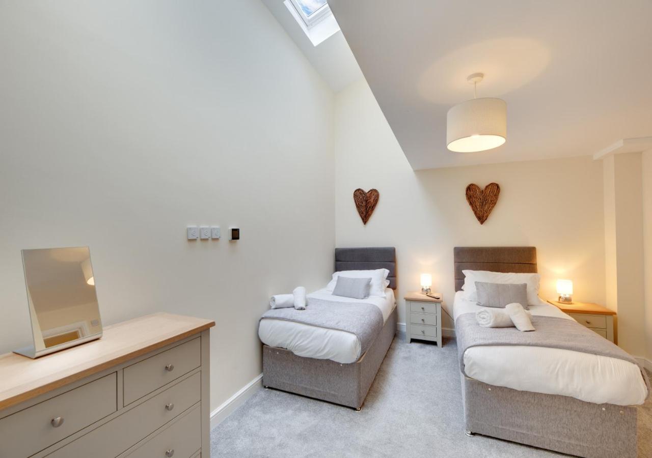 Three-Bedroom House photo 2