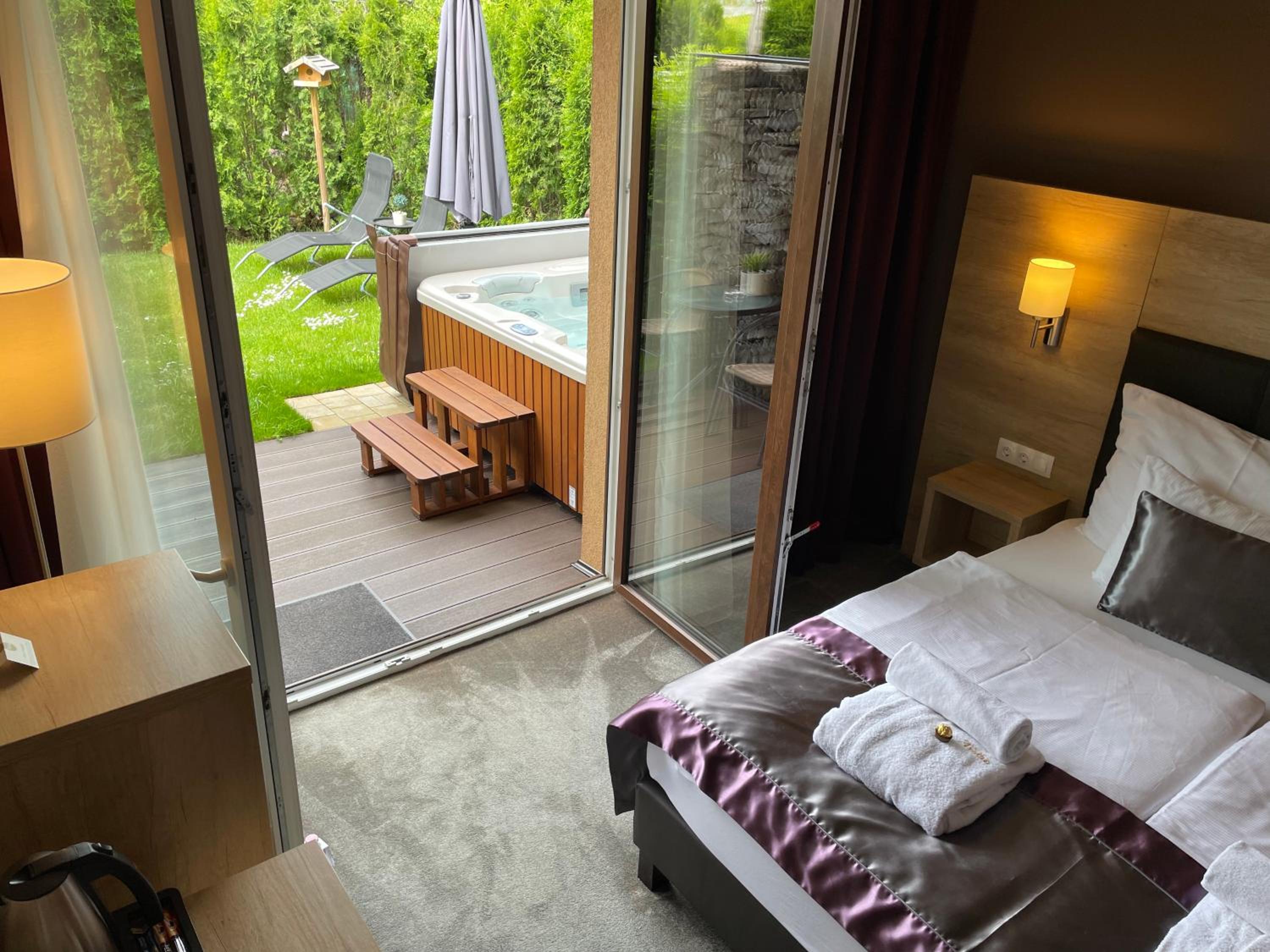 King Room with Spa Bath