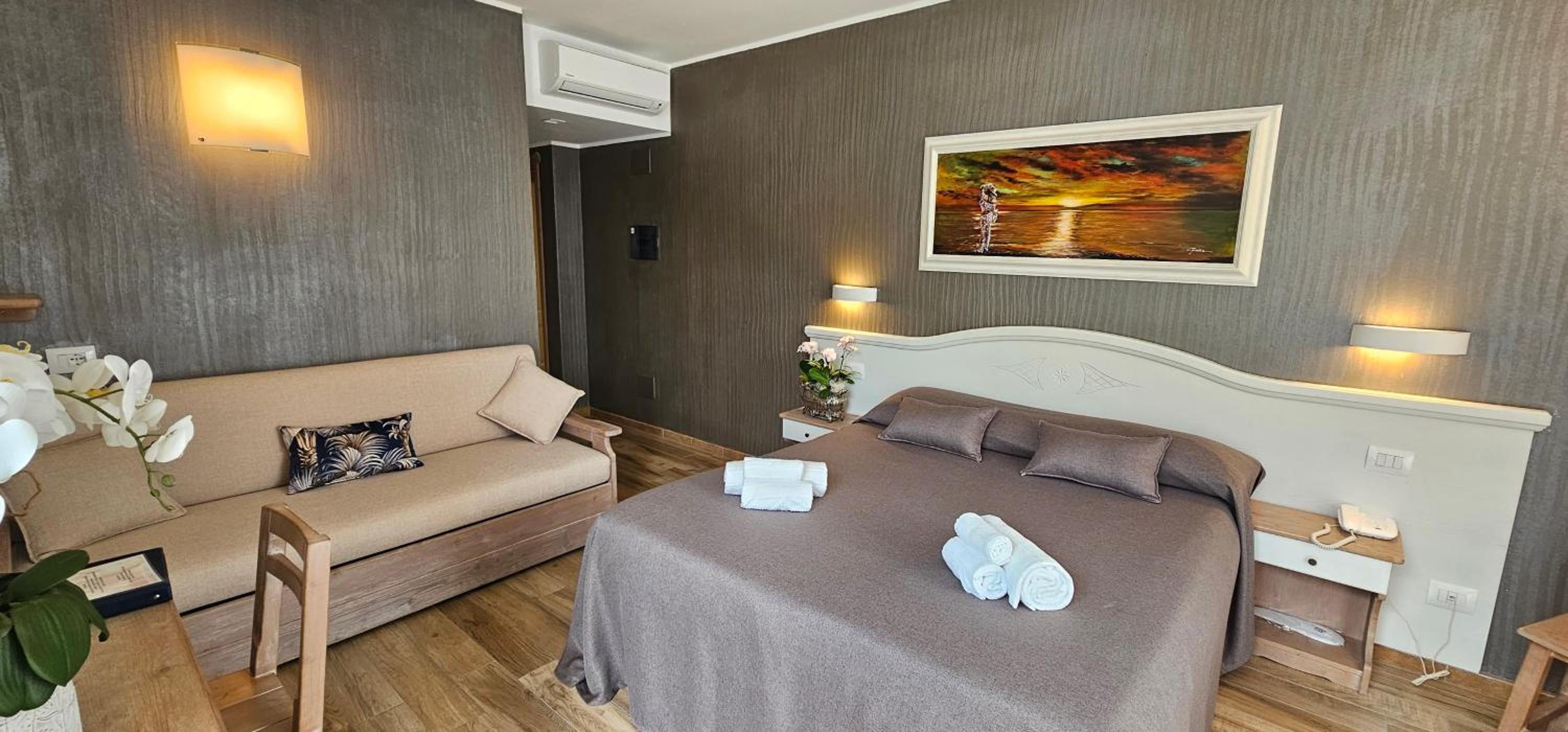 Superior King Room - Photo 21